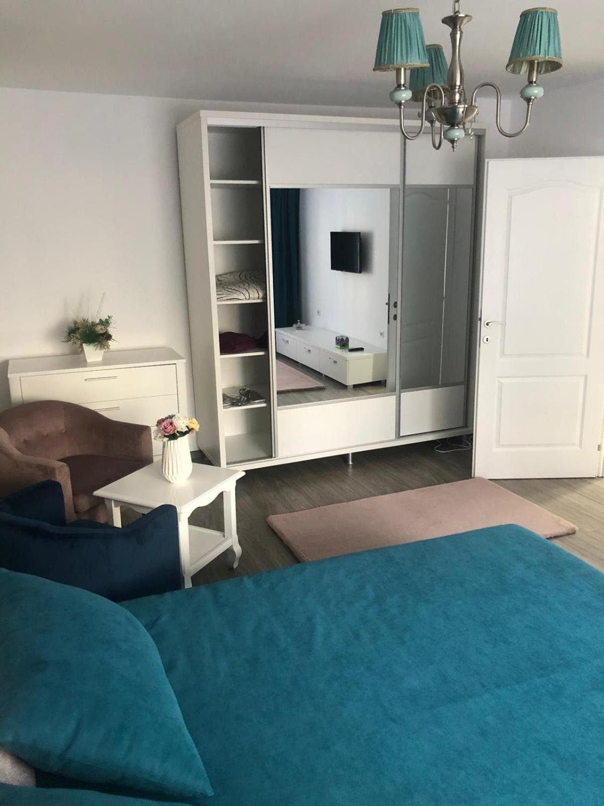 One-Bedroom Apartment - Photo 11