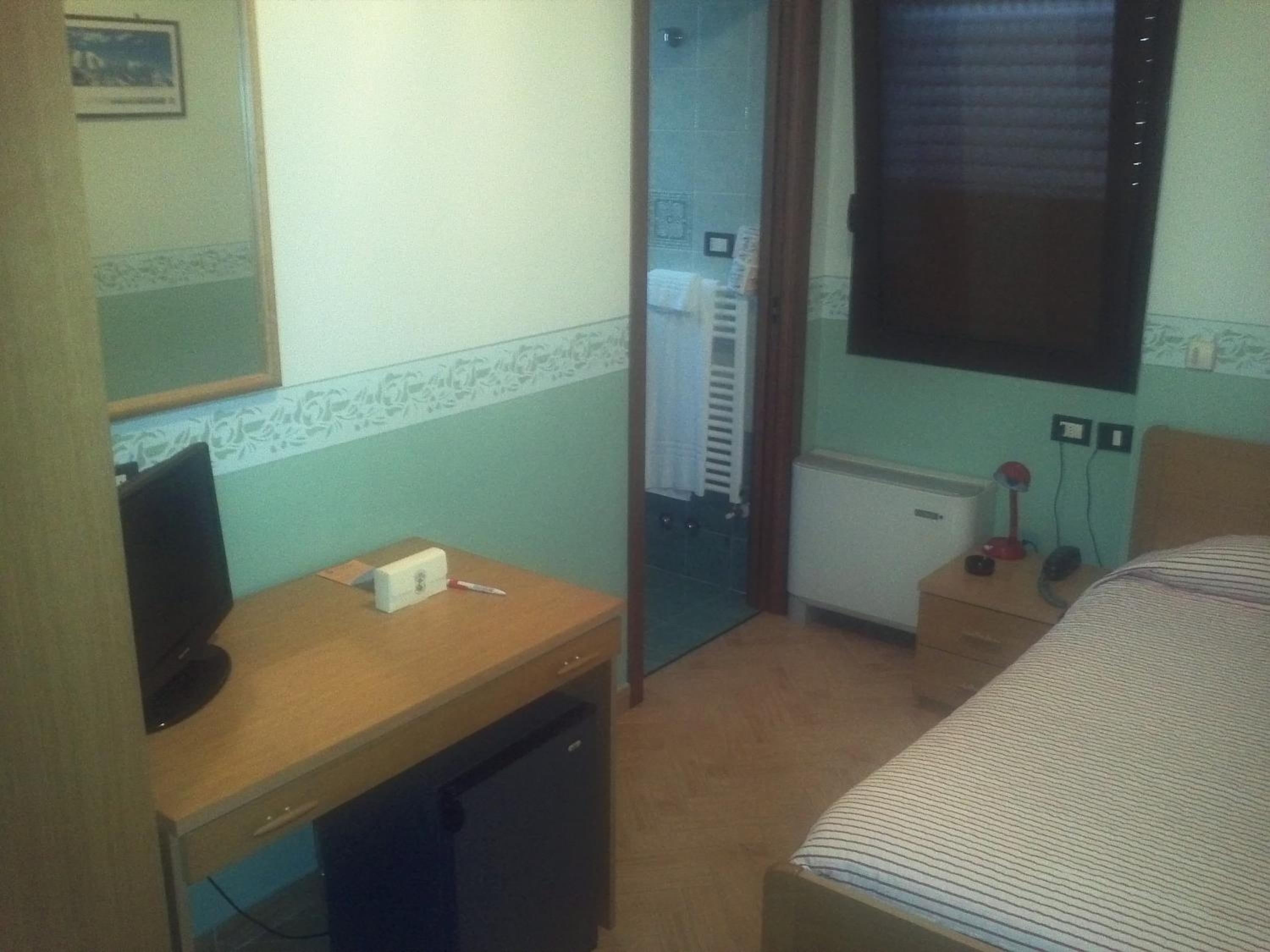 Single Room photo 3