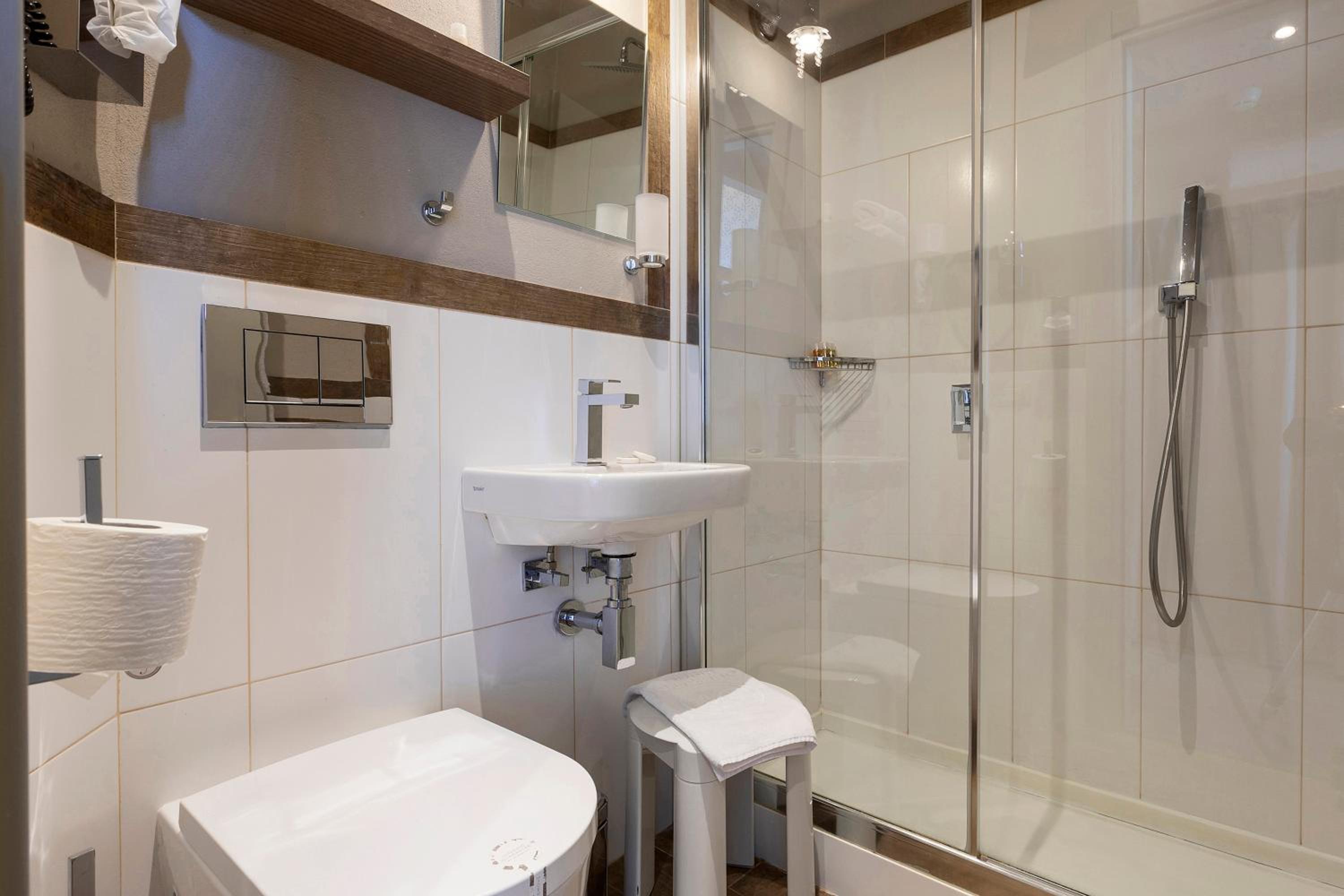 Deluxe Double Room with Lake View photo 3