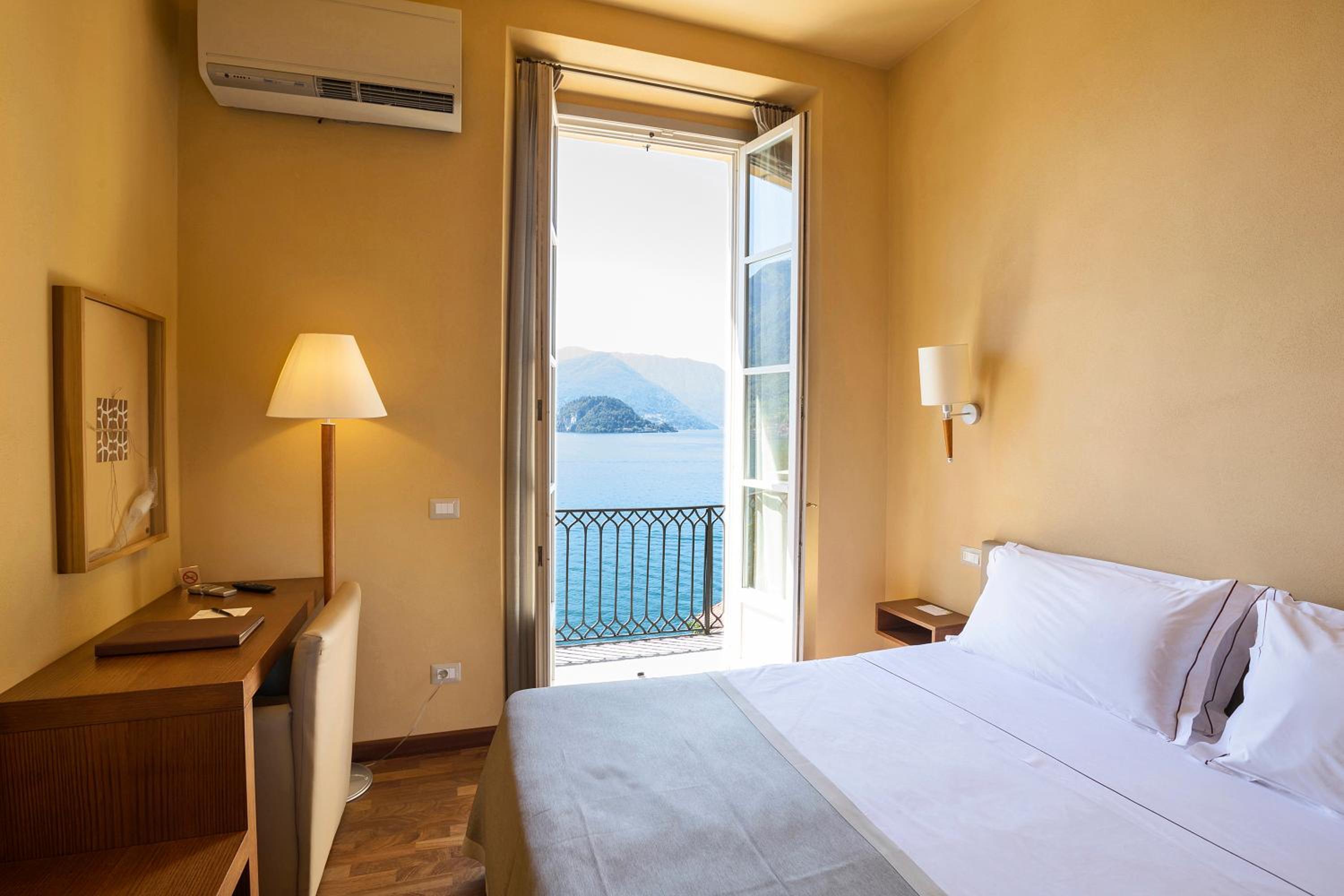 Deluxe Double Room with Lake View