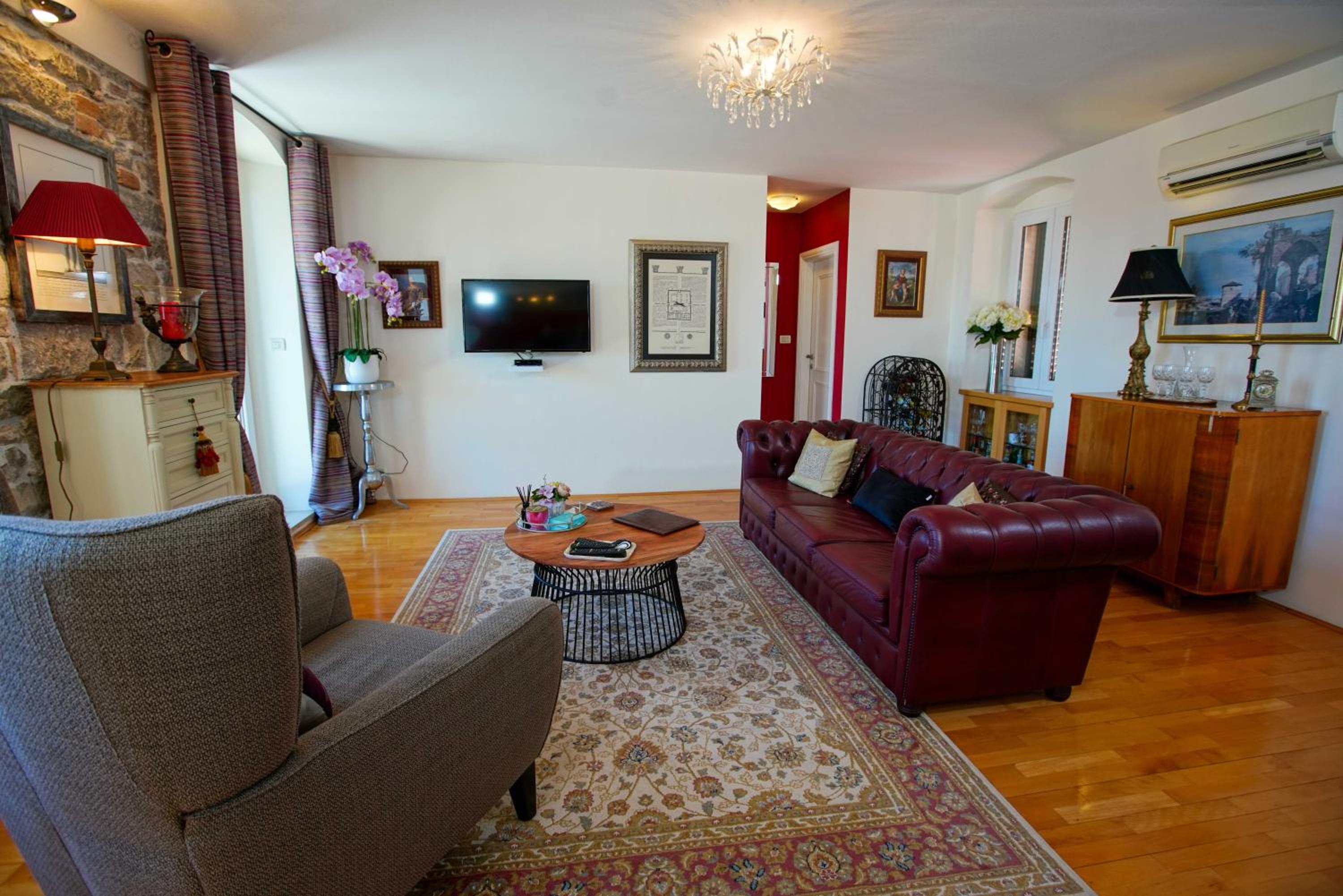 One-Bedroom Apartment with Balcony