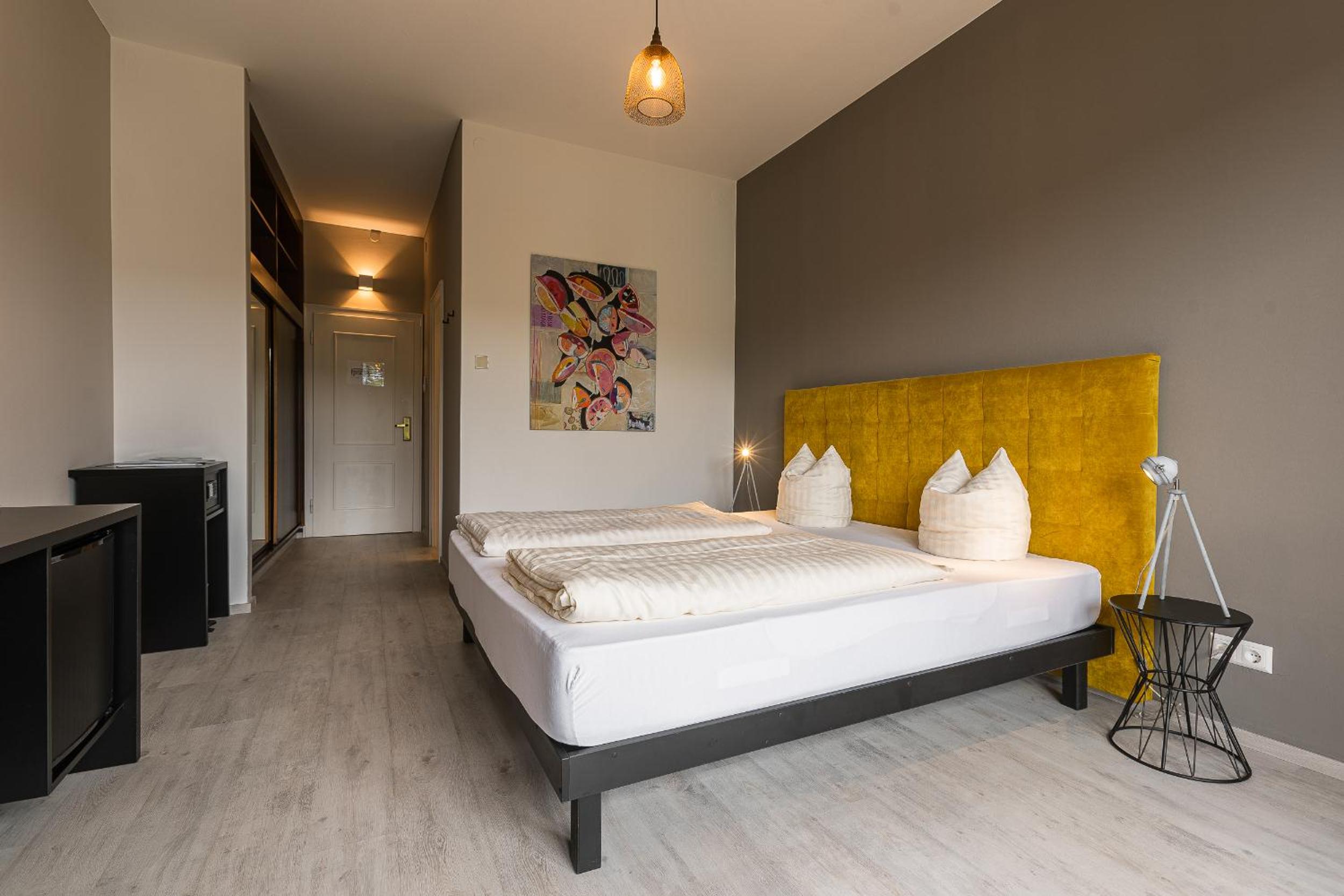 Superior Double Room with Lake View - Photo 3
