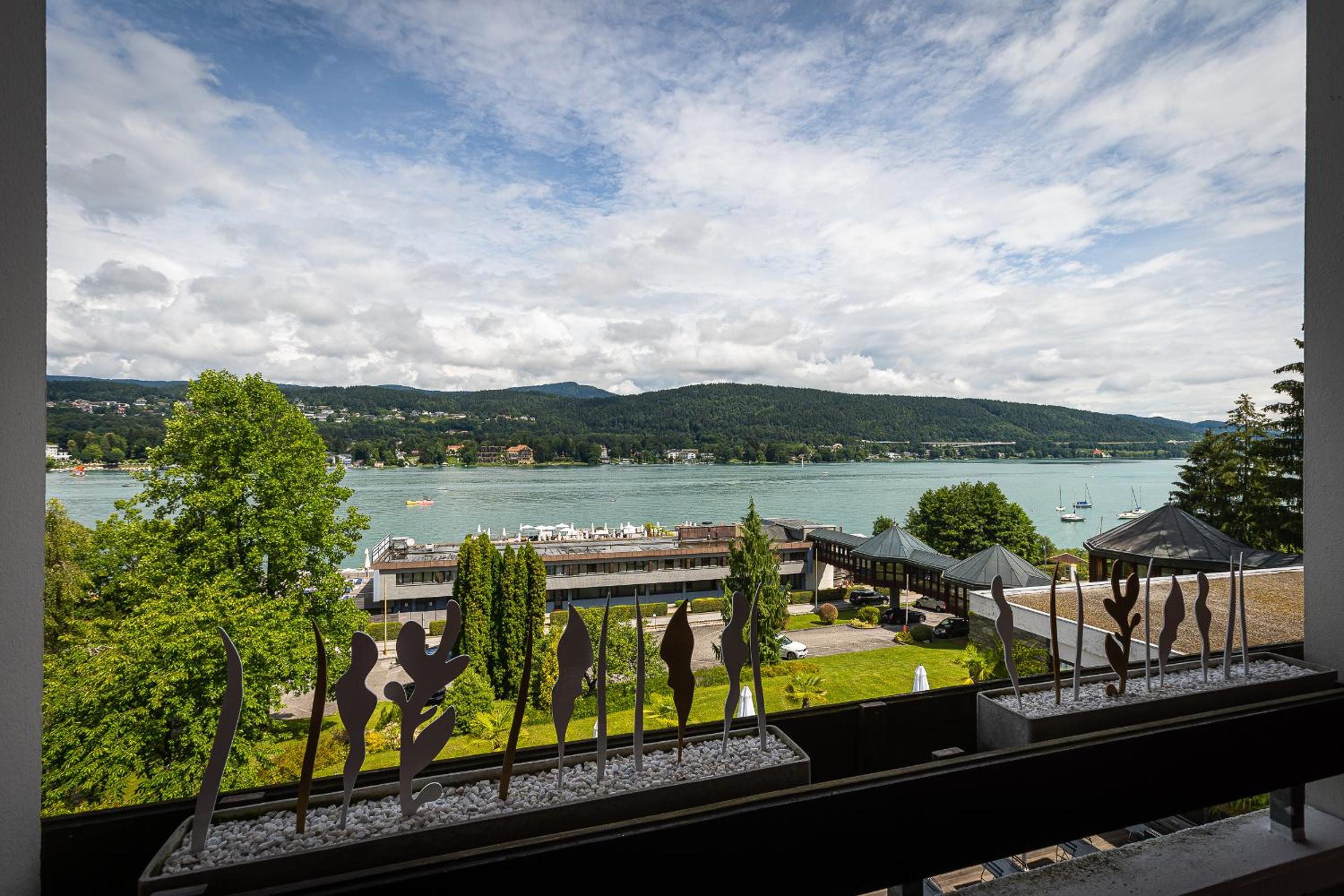 Superior Double Room with Lake View - Photo 2