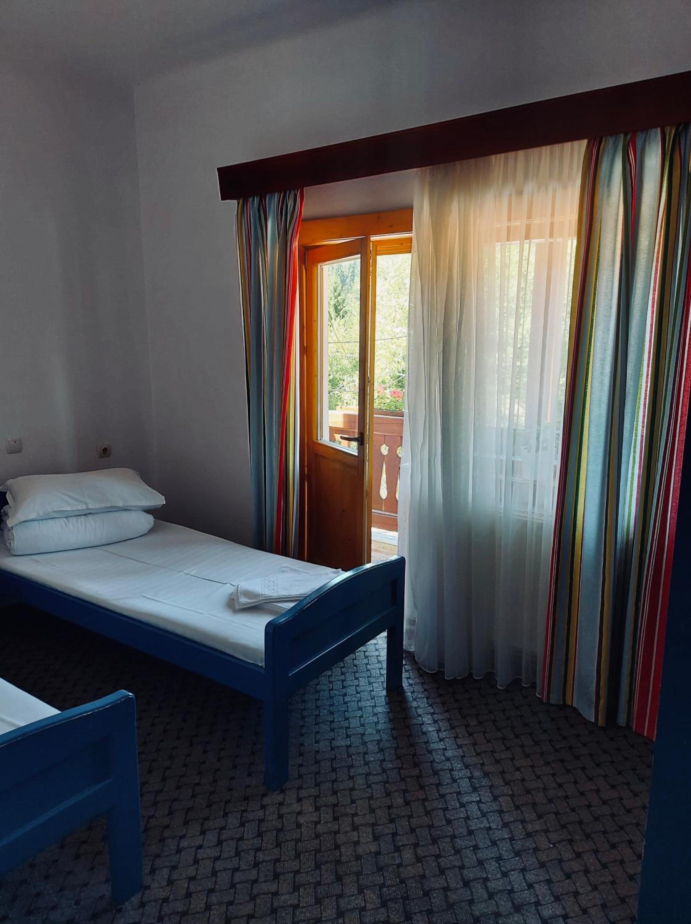 Standard Twin Room with Mountain View photo 1