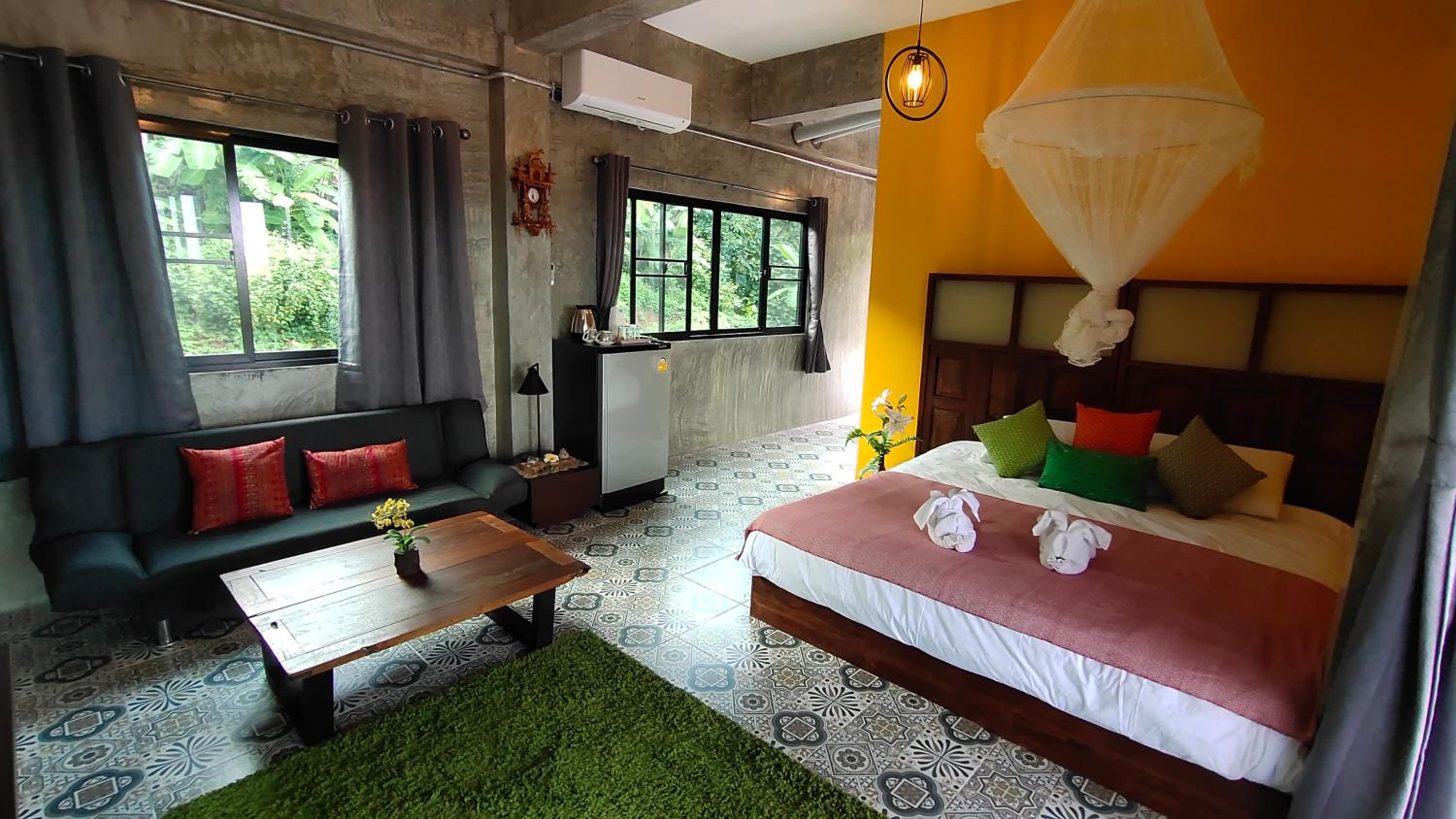 Deluxe Double Room (2 Adults + 1 Child)
