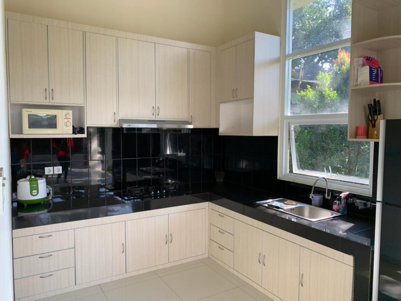 Three-Bedroom Villa - Photo 4