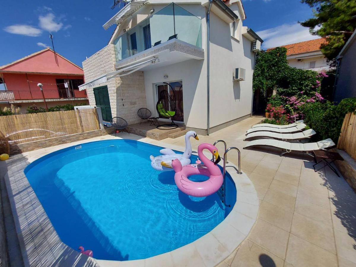 Apartment with Sea View - Photo 3