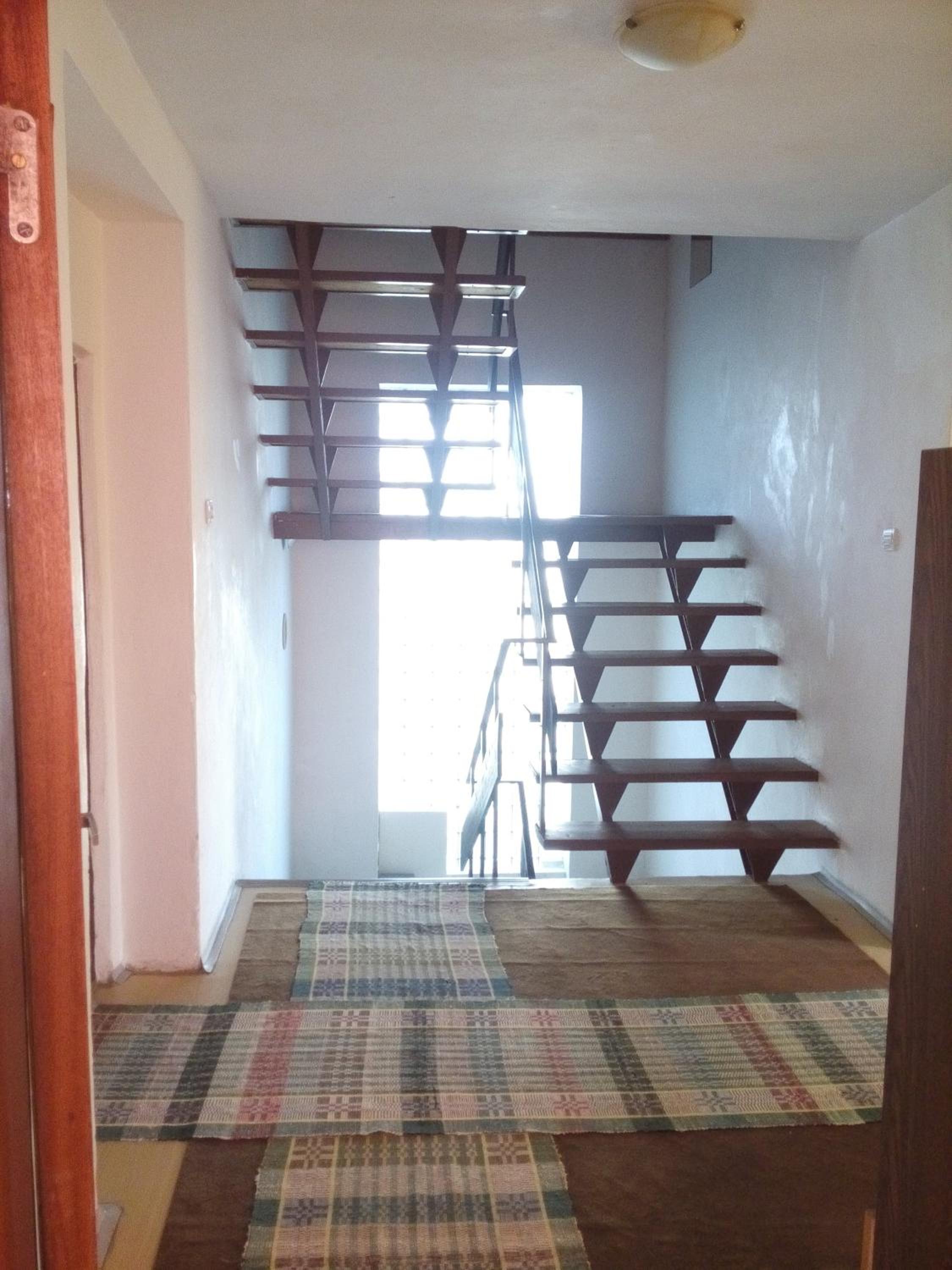 Five-Bedroom House photo 2