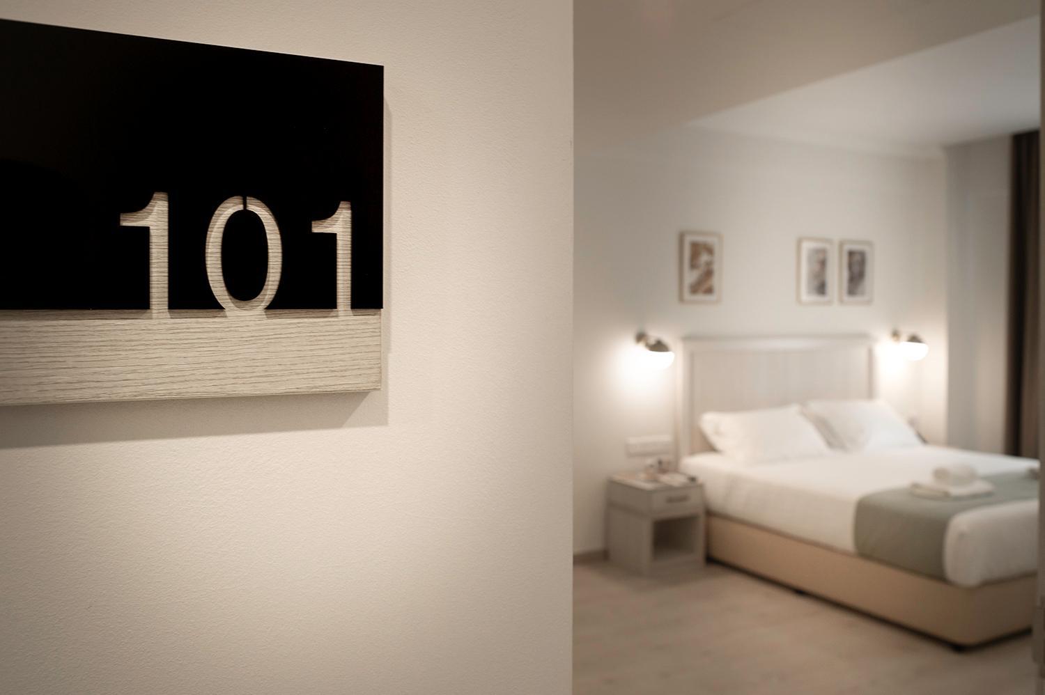 King Suite with Balcony - Photo 13
