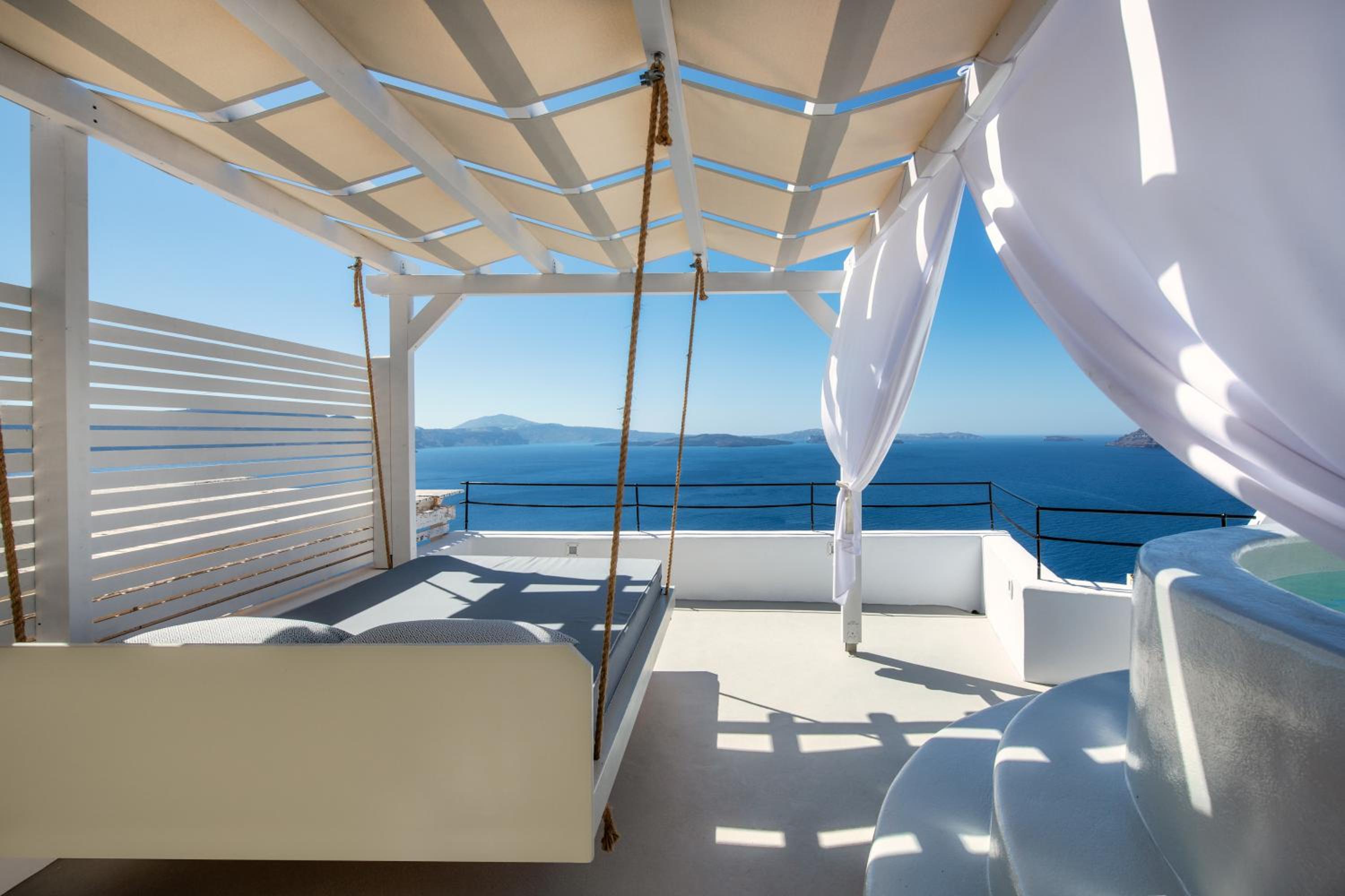 Blue Dome Suite with outdoor hot tub - Photo 5