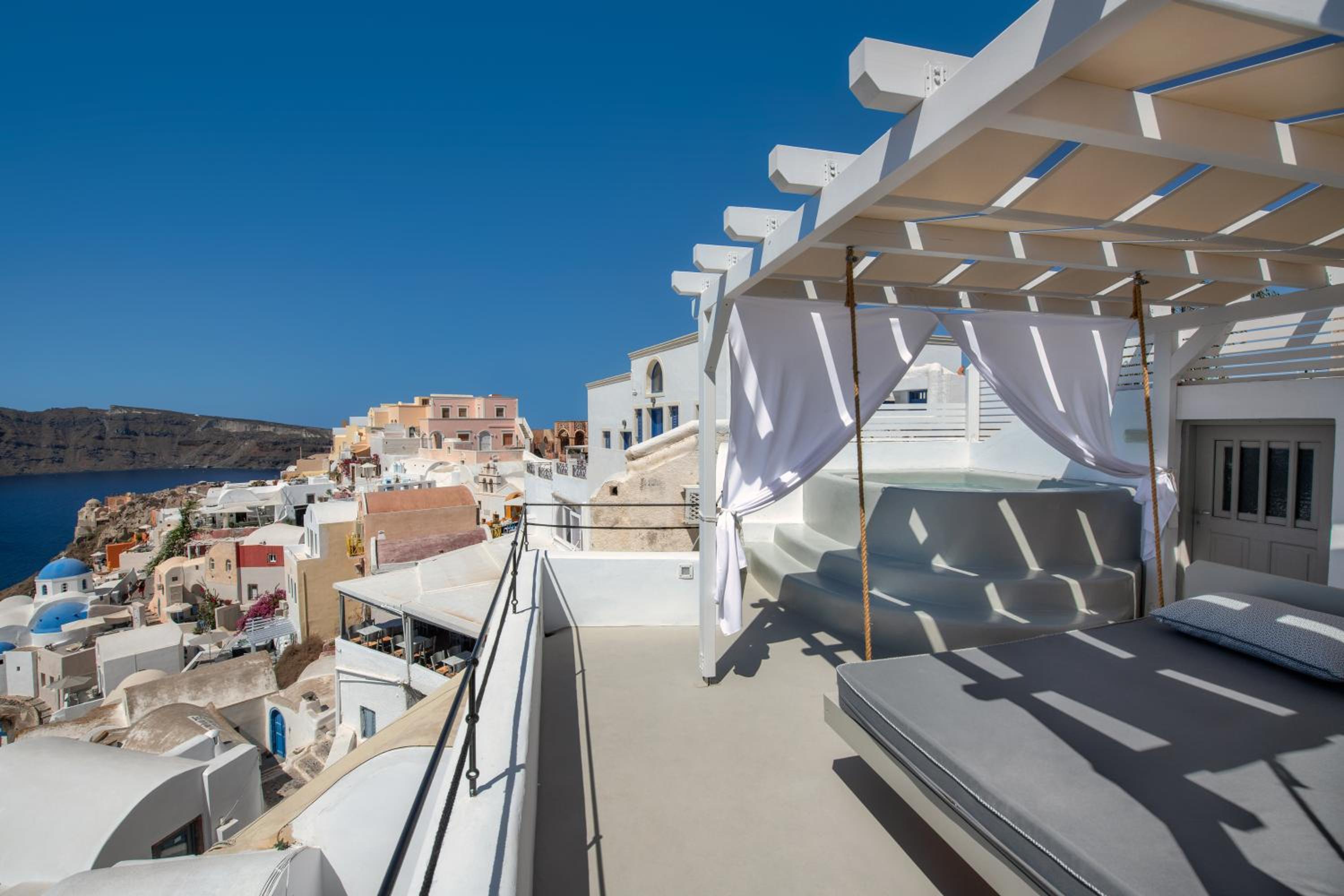 Blue Dome Suite with outdoor hot tub - Photo 6