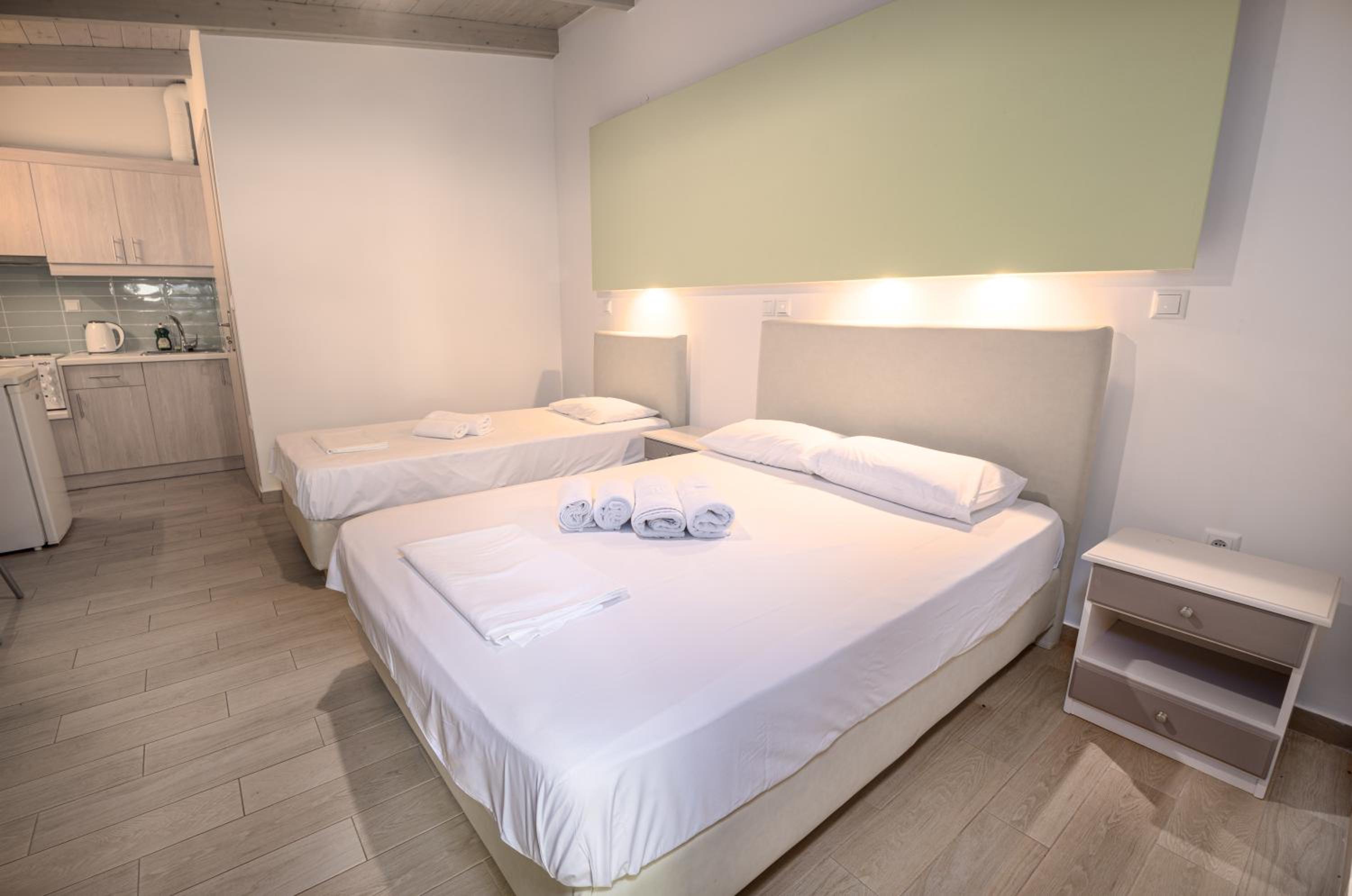 Studio (2 Adults)