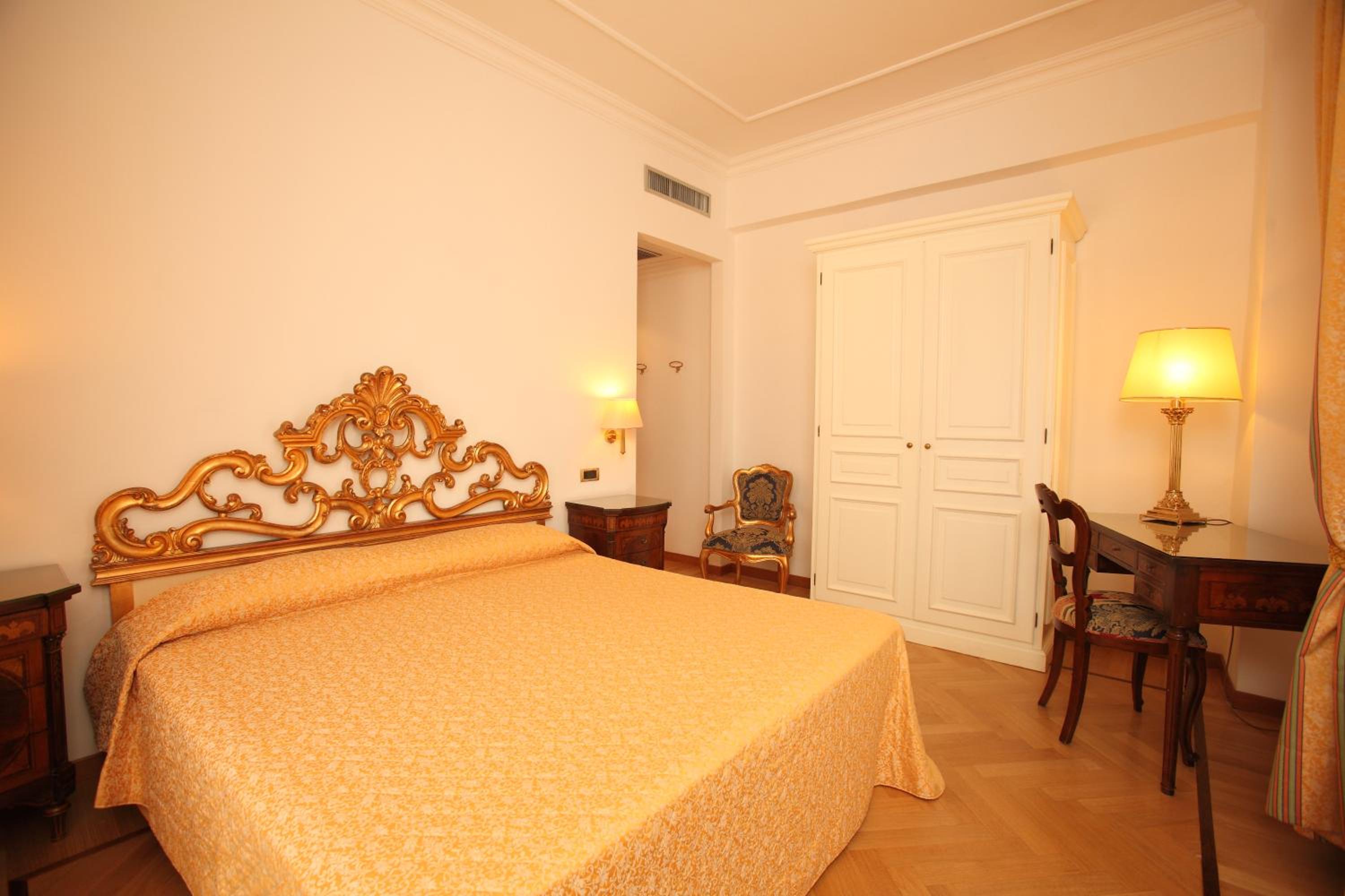 Double Room - Photo 3