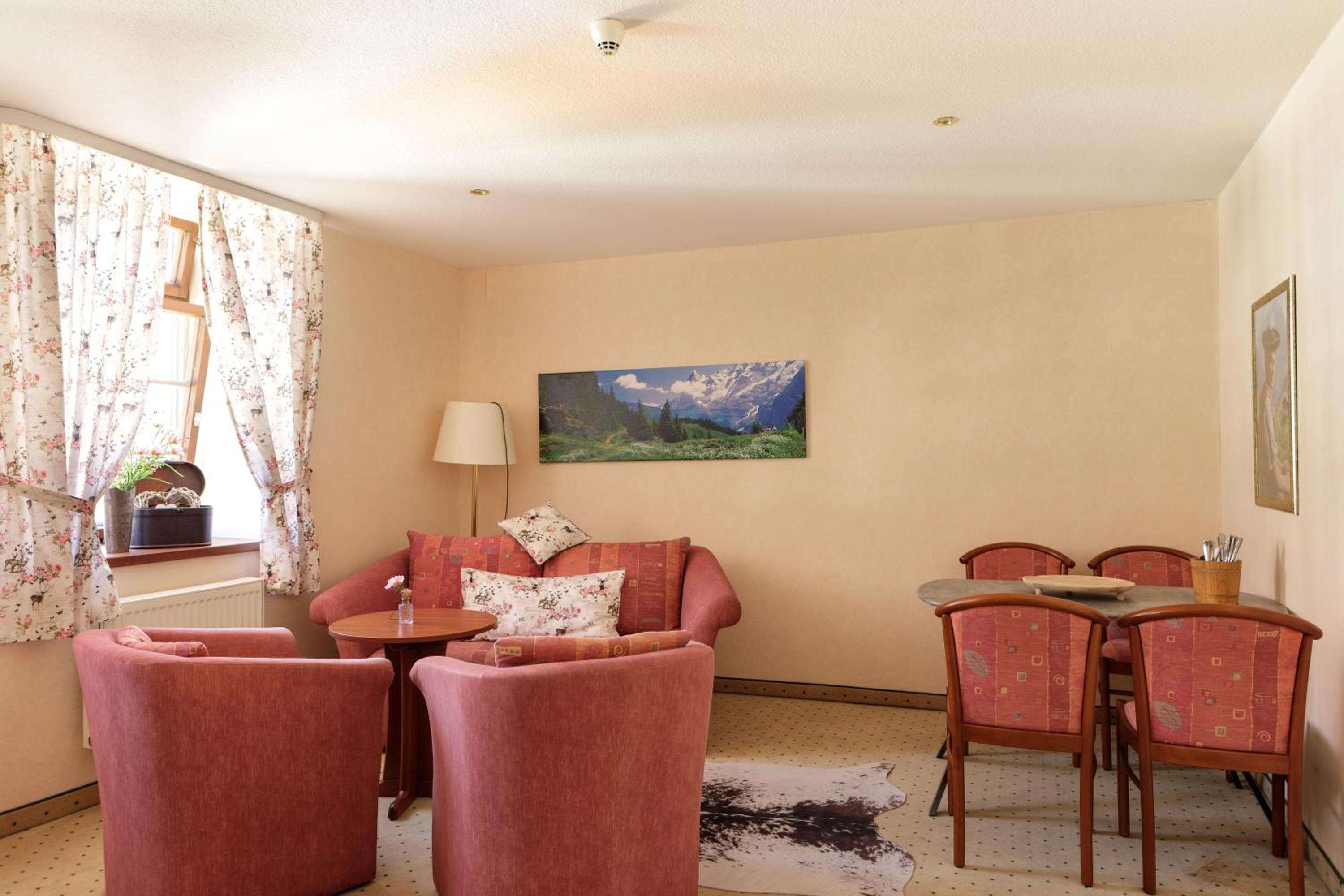 One-Bedroom Apartment - Photo 14