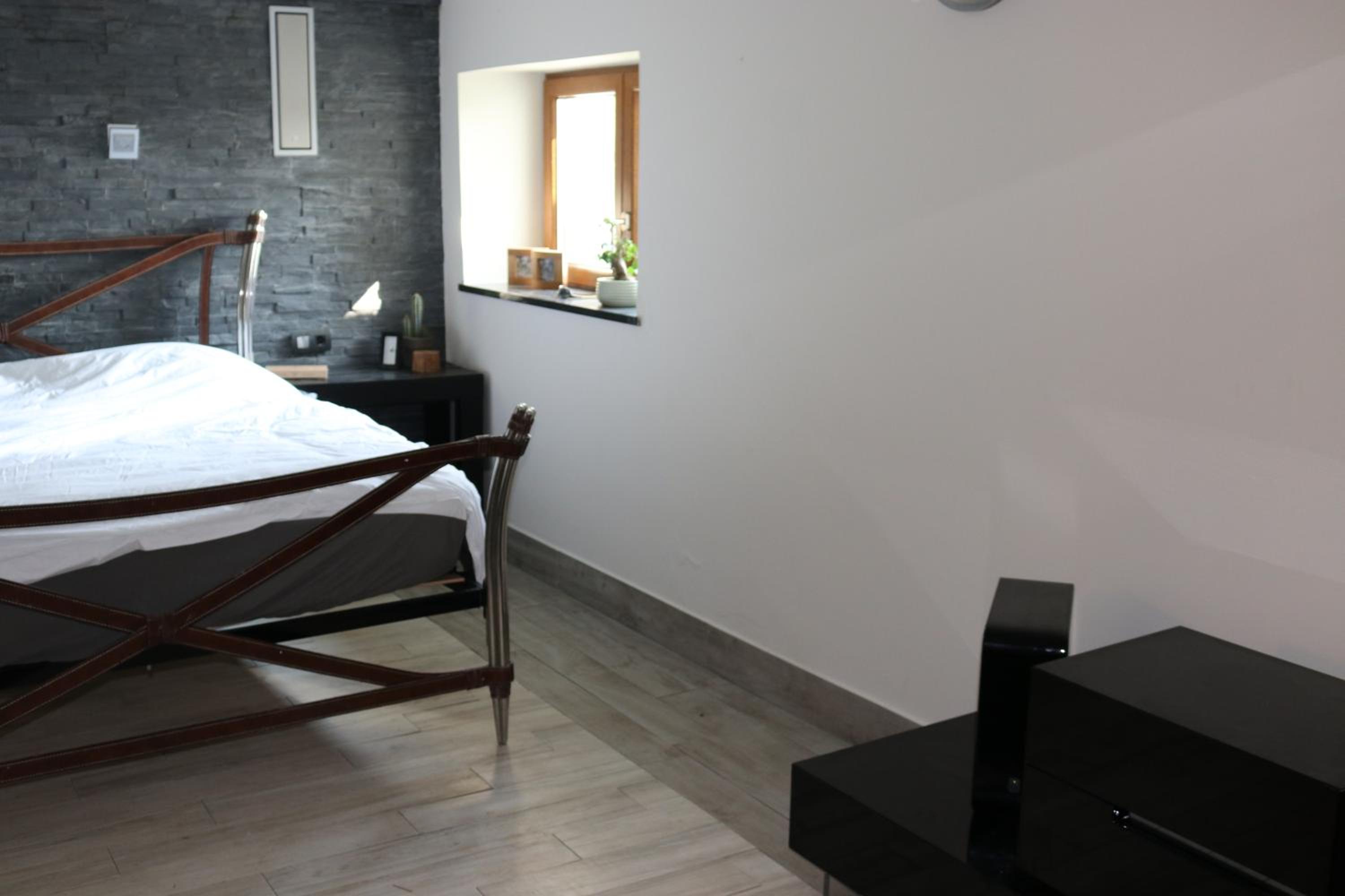 Deluxe Suite with Spa Bath - Photo 9