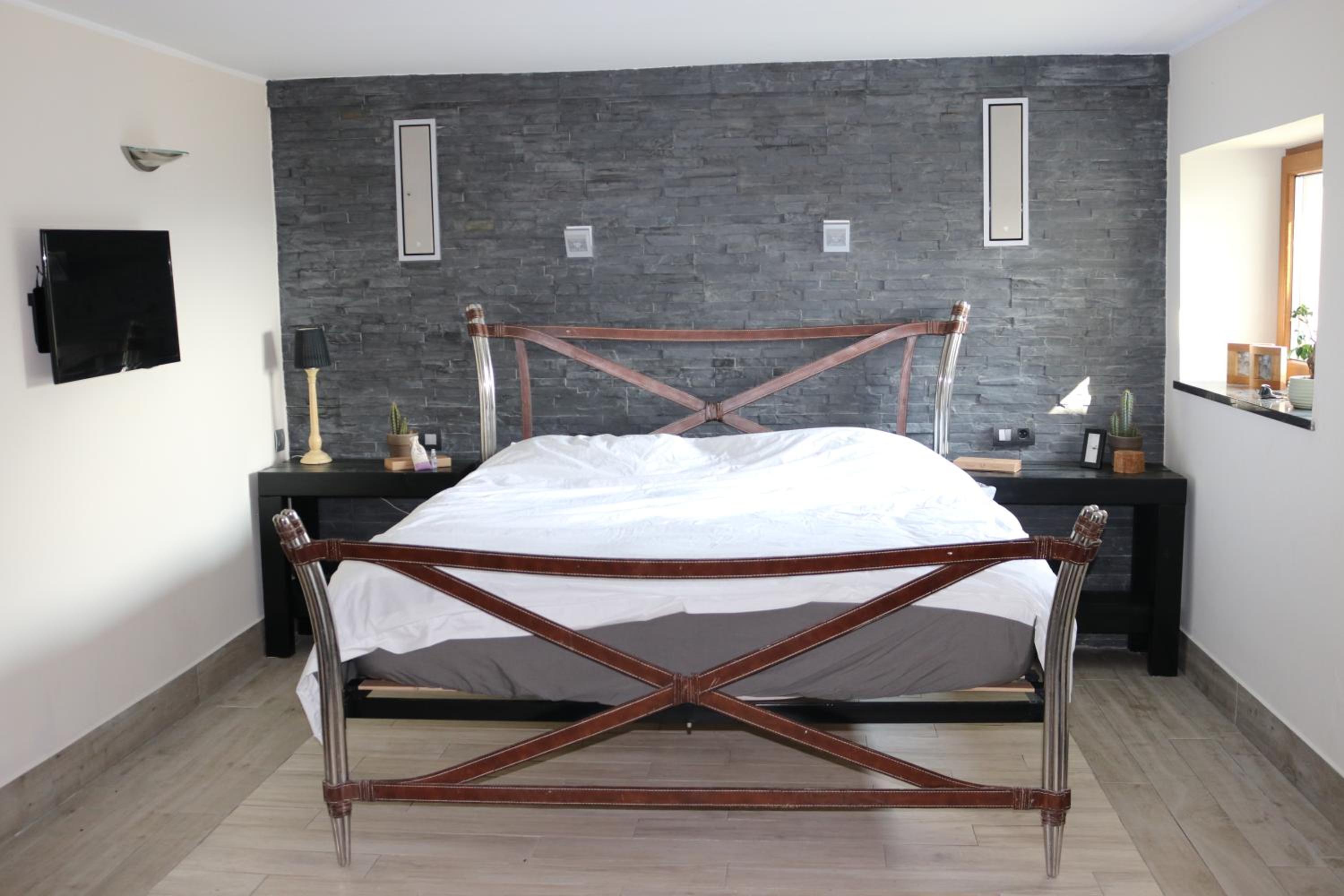 Deluxe Suite with Spa Bath - Photo 6