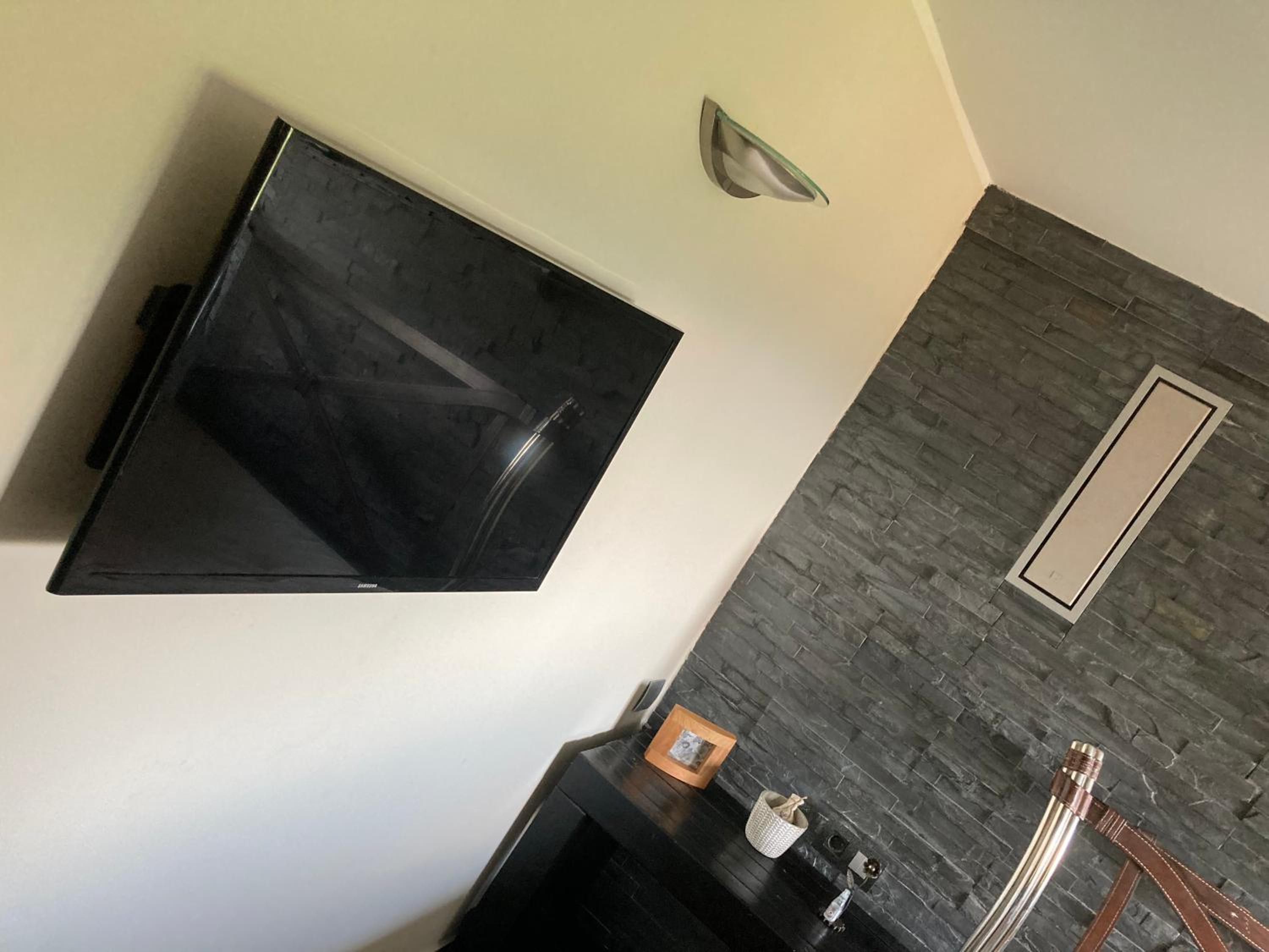 Deluxe Suite with Spa Bath - Photo 10