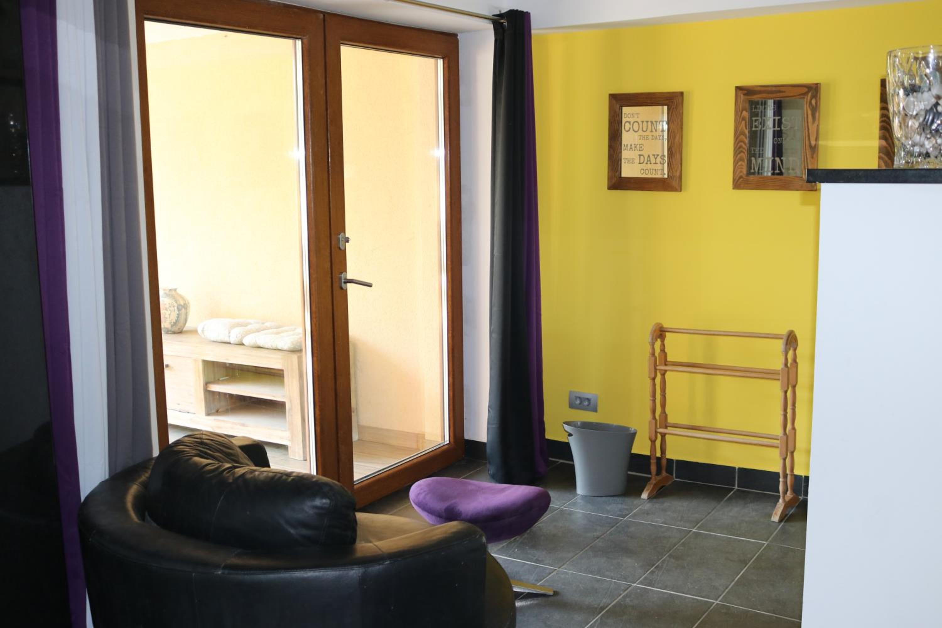 Deluxe Suite with Spa Bath - Photo 29