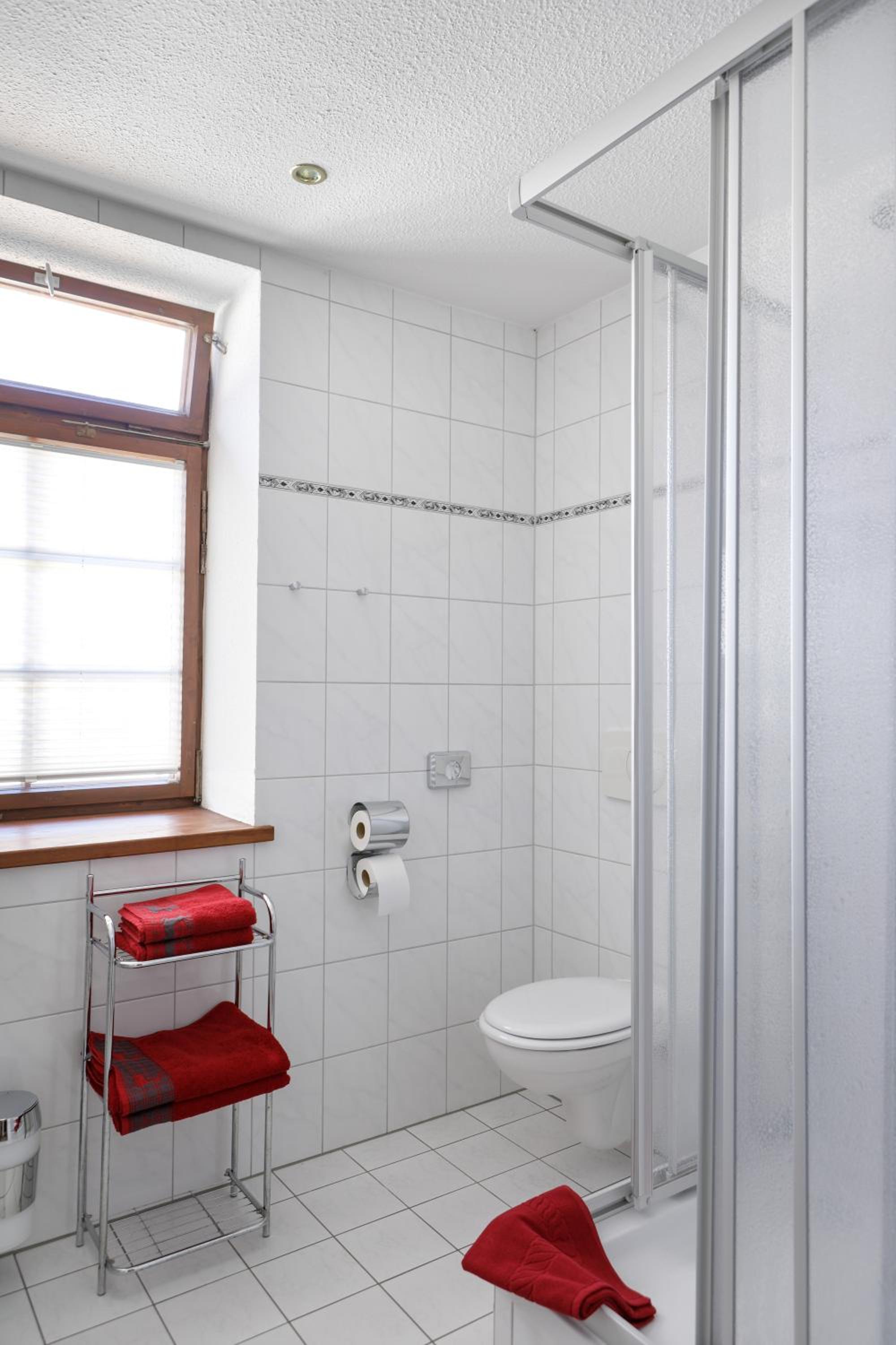 One-Bedroom Apartment - Photo 3