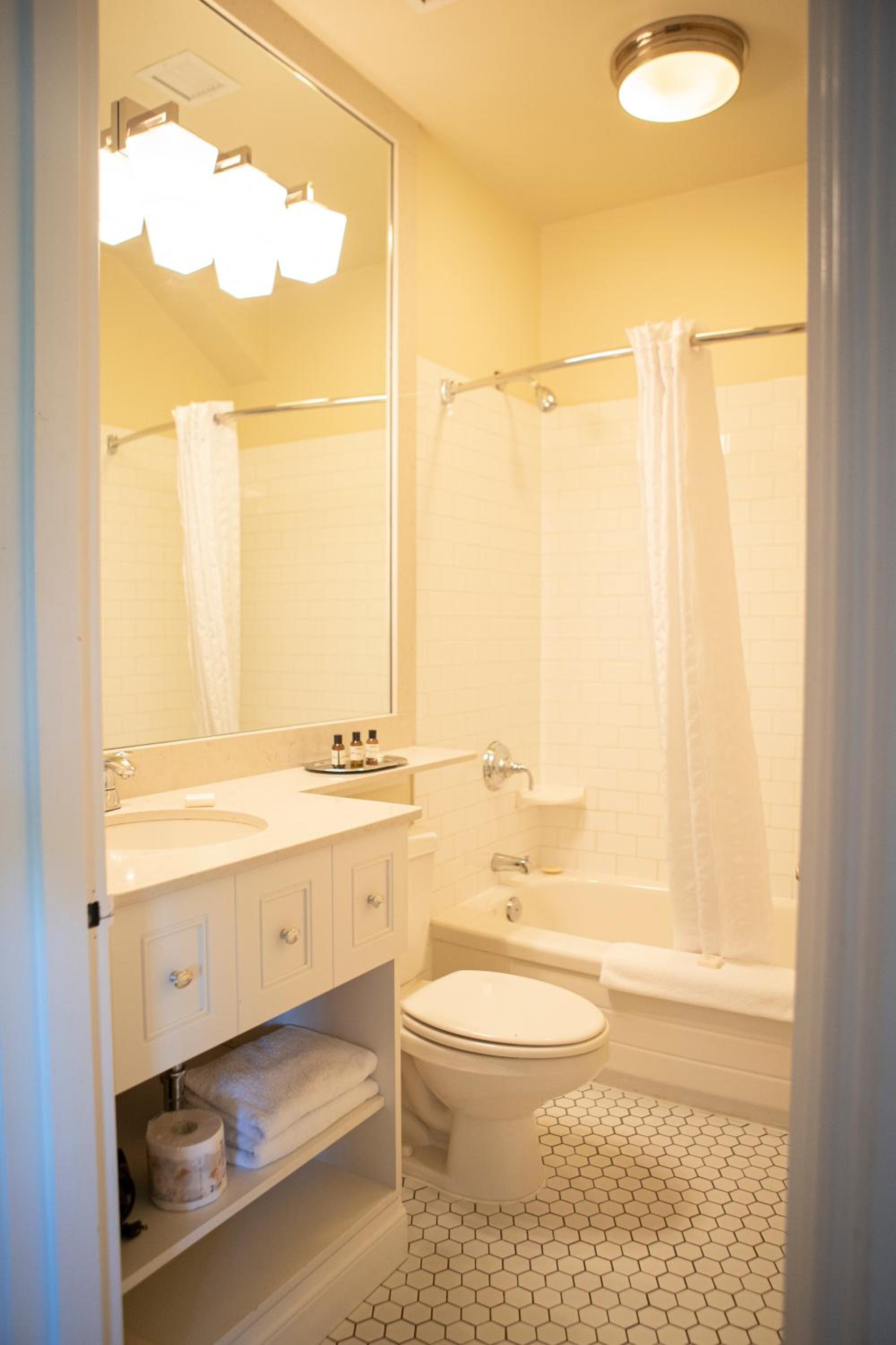 King Room with Lake View photo 2