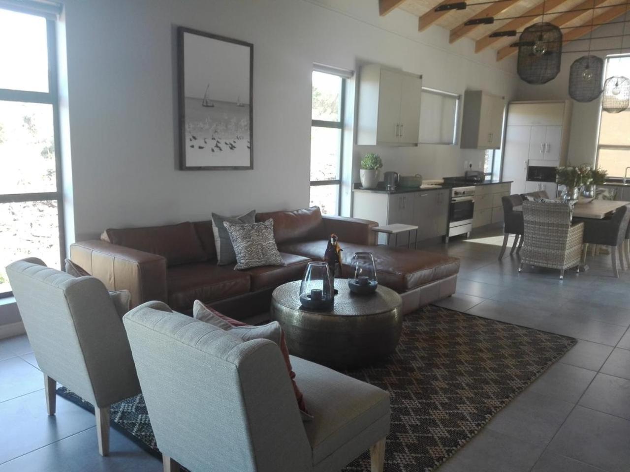 Three-Bedroom Villa photo 1