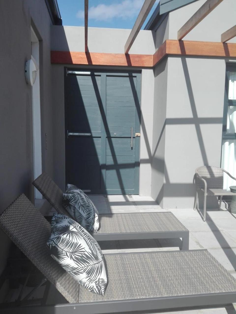 Three-Bedroom Villa photo 2