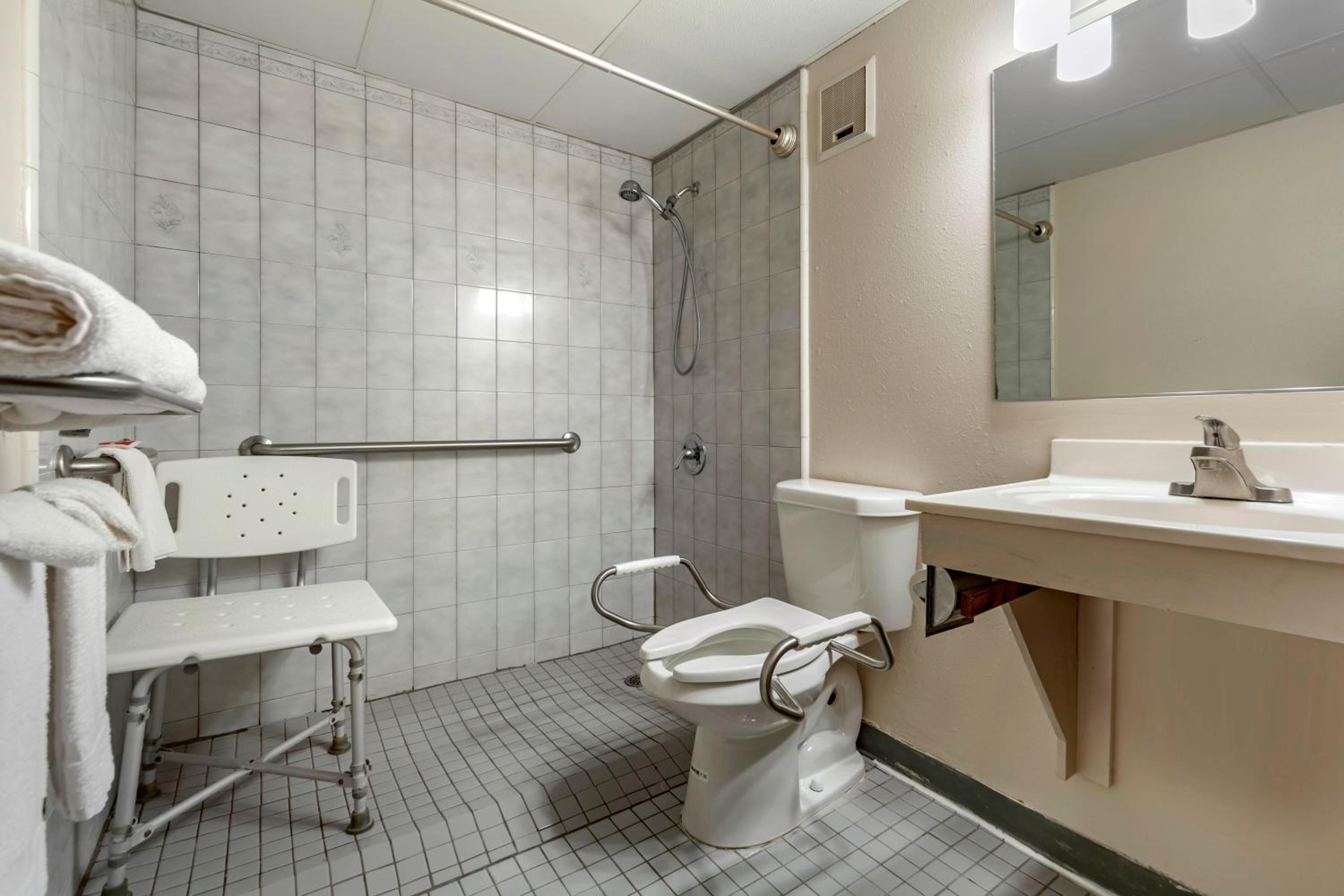 King Room - Accessible/Non-Smoking - Photo 4