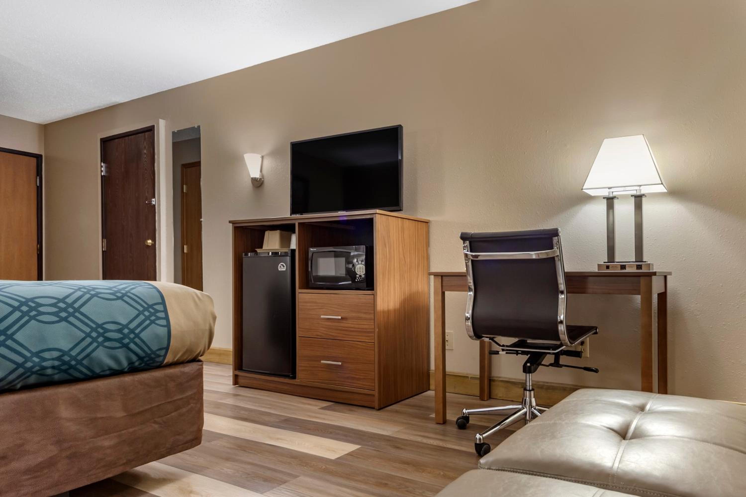 King Room - Accessible/Non-Smoking - Photo 1