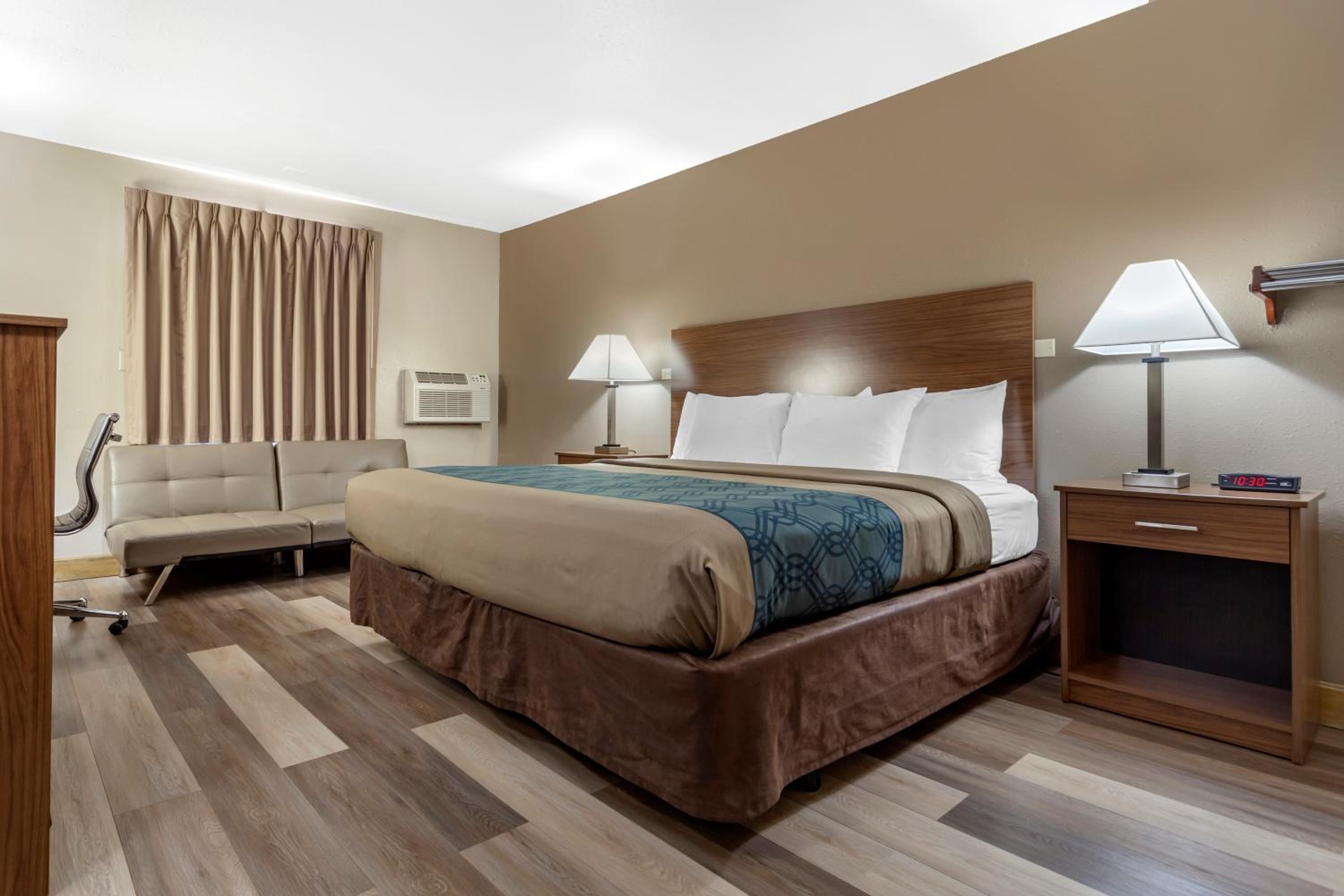King Room - Accessible/Non-Smoking - Photo 3
