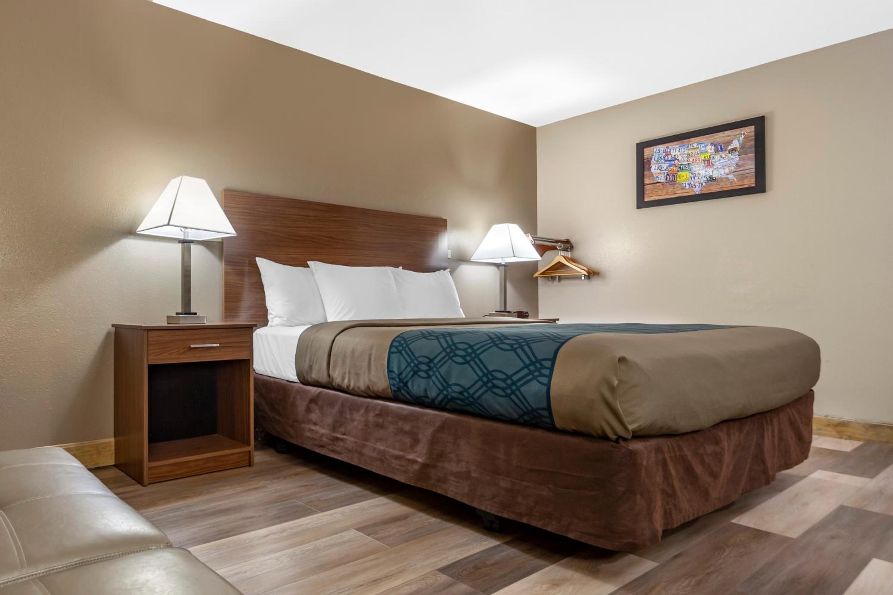 King Room - Accessible/Non-Smoking - Photo 2