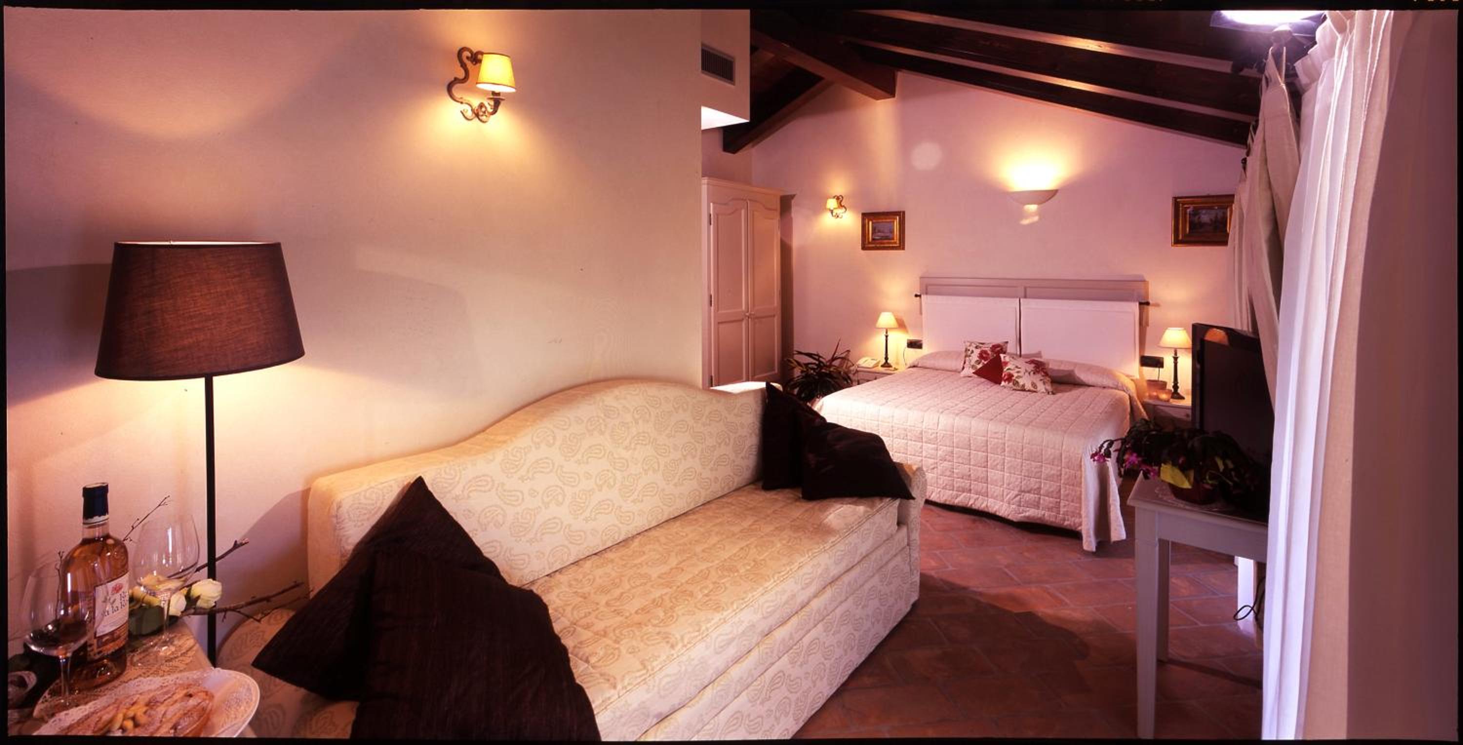 Superior Family Room - Photo 10
