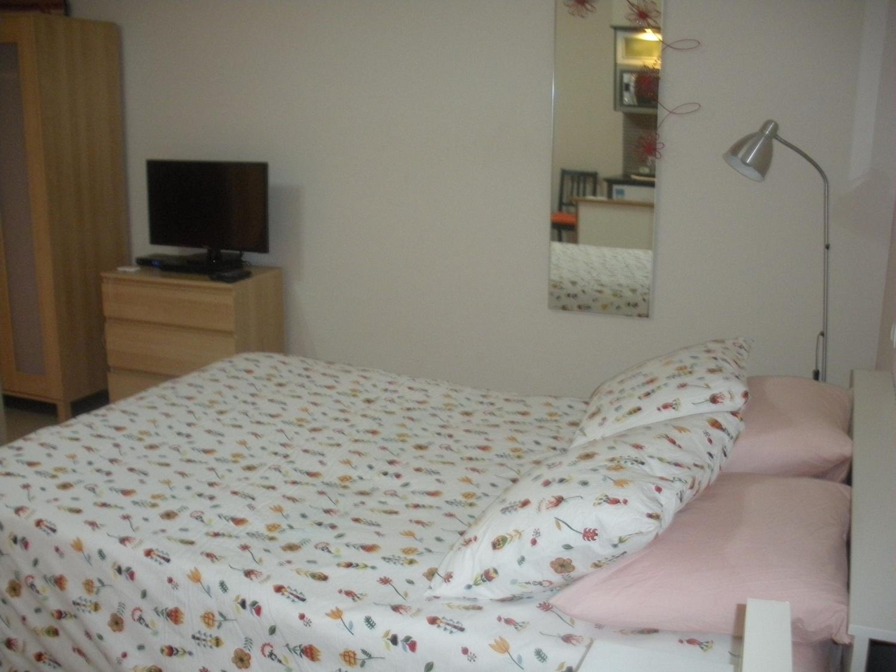 One-Bedroom Apartment - Photo 1