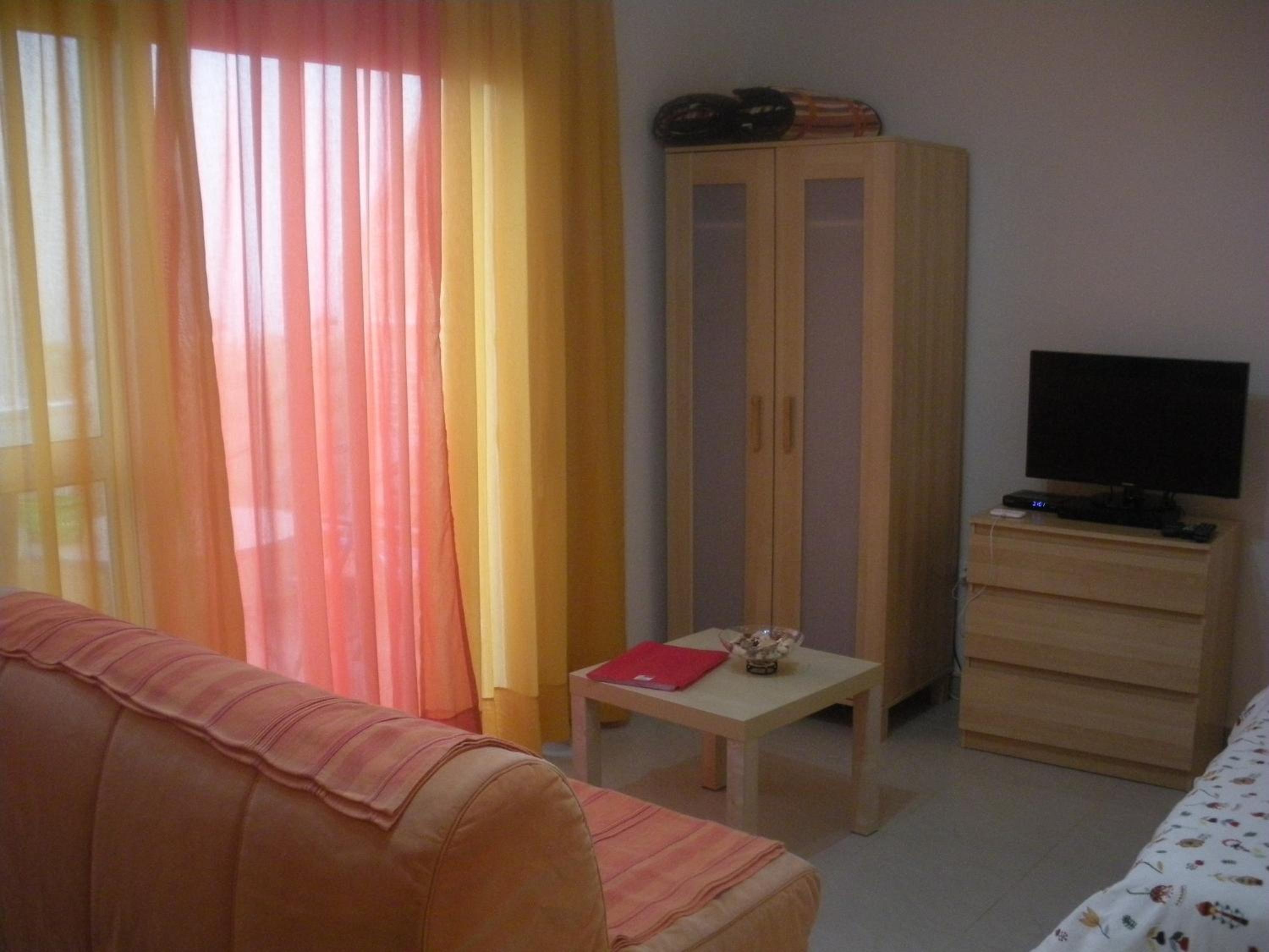 One-Bedroom Apartment - Photo 8