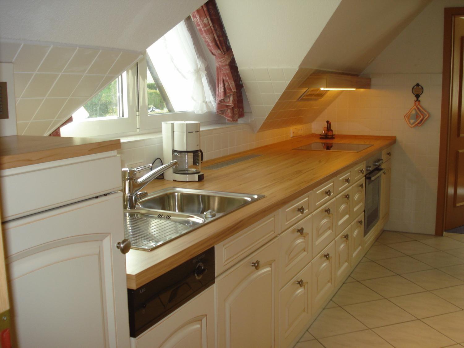 Apartment with Balcony - Photo 9
