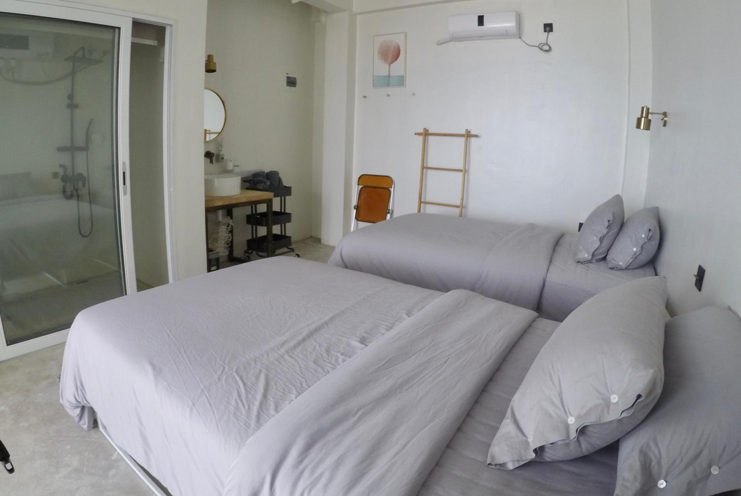 Standard Twin Room with Sea View - Photo 3