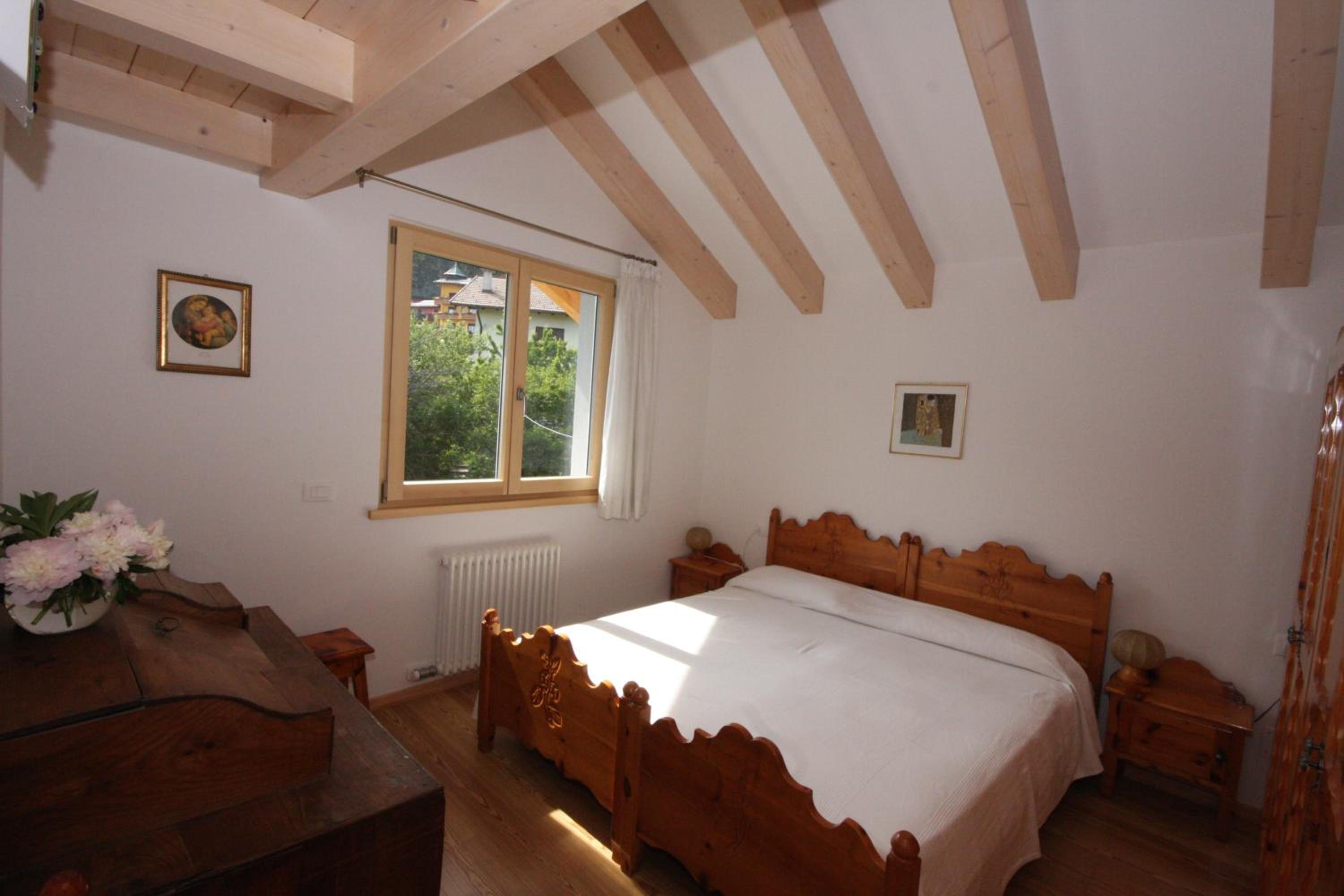 Attic Three-Bedroom Apartment - Split Level photo 3