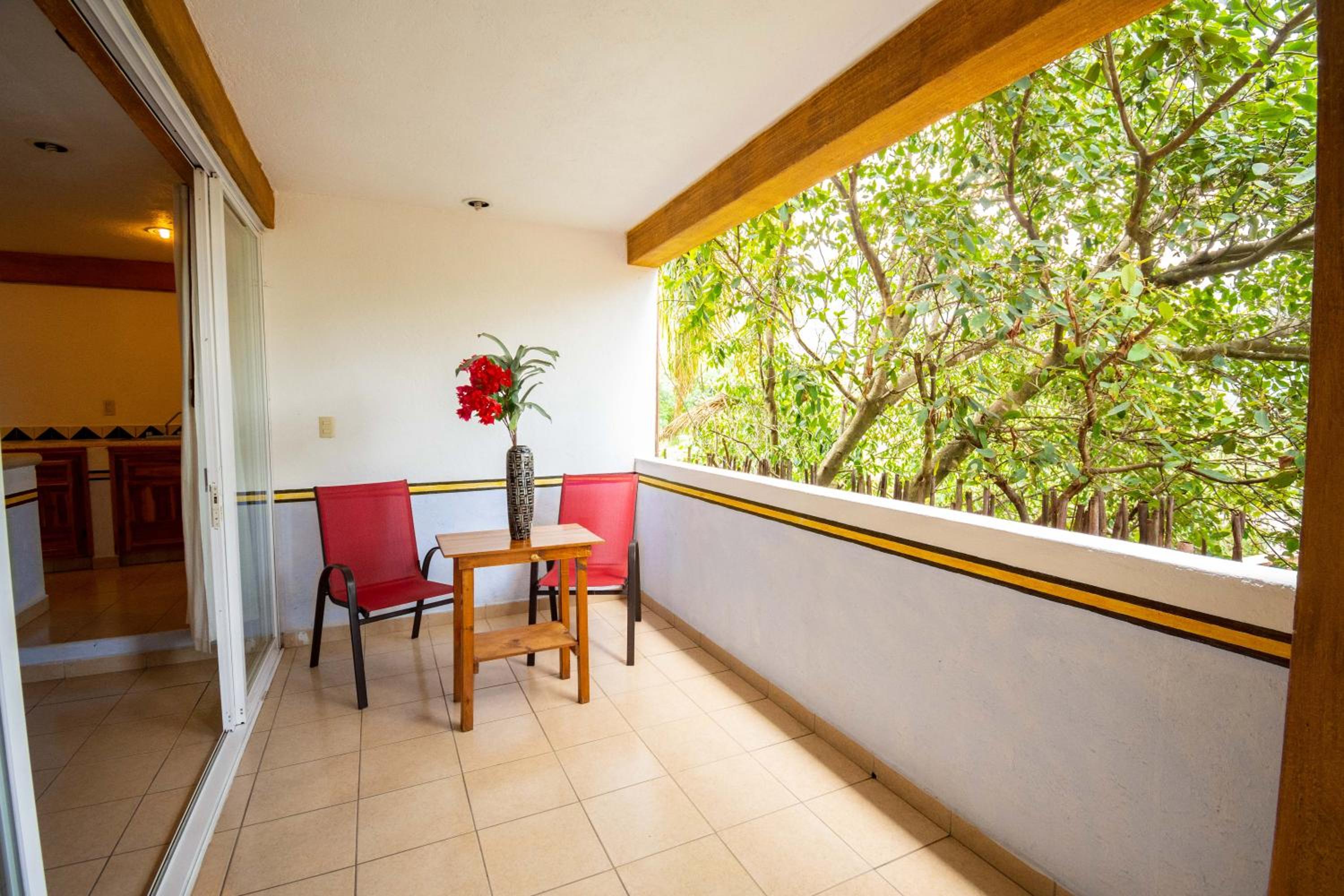 Deluxe Double Room with Balcony photo 3