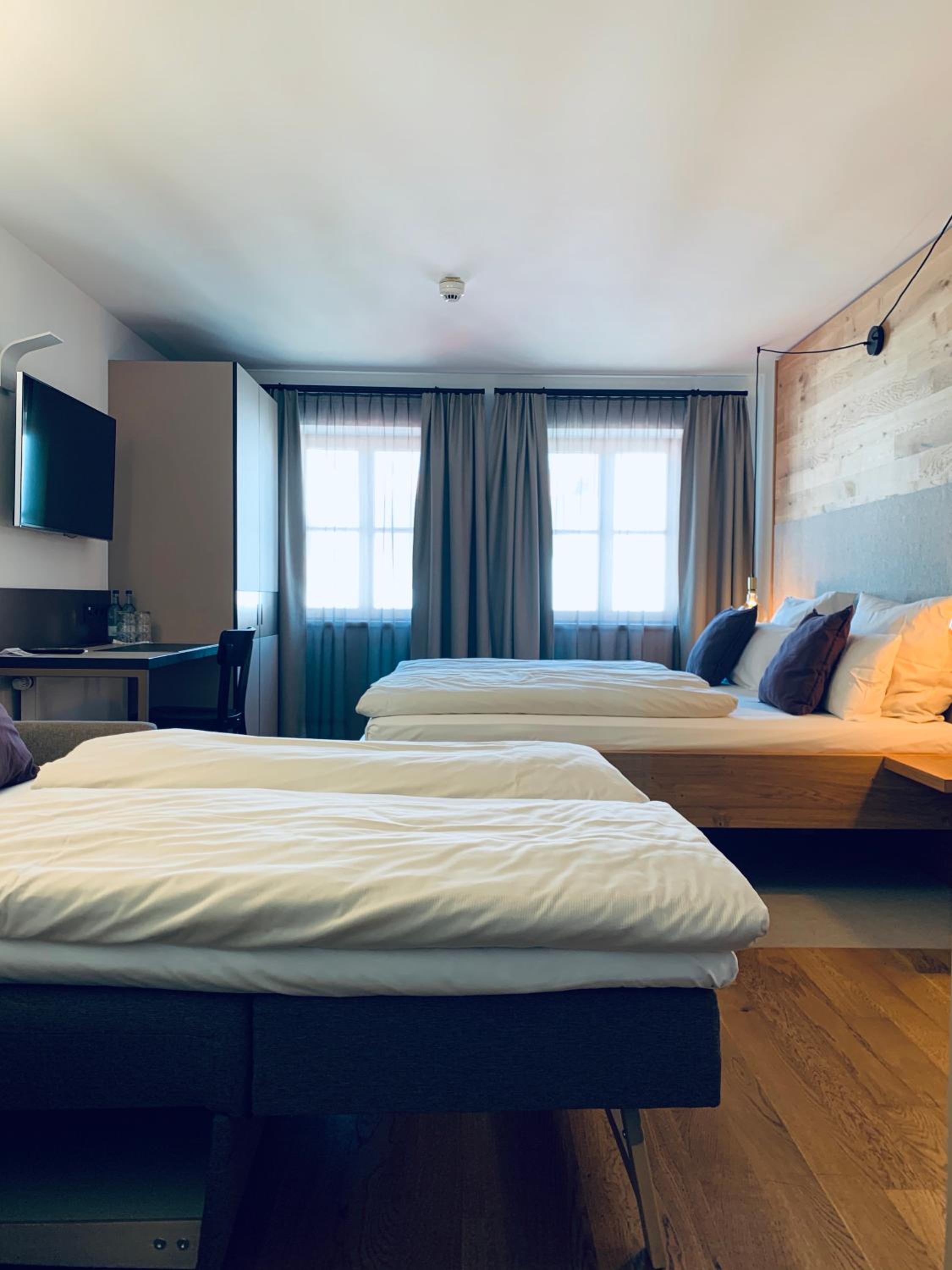 Superior Double Room with Sofa Bed - Photo 5