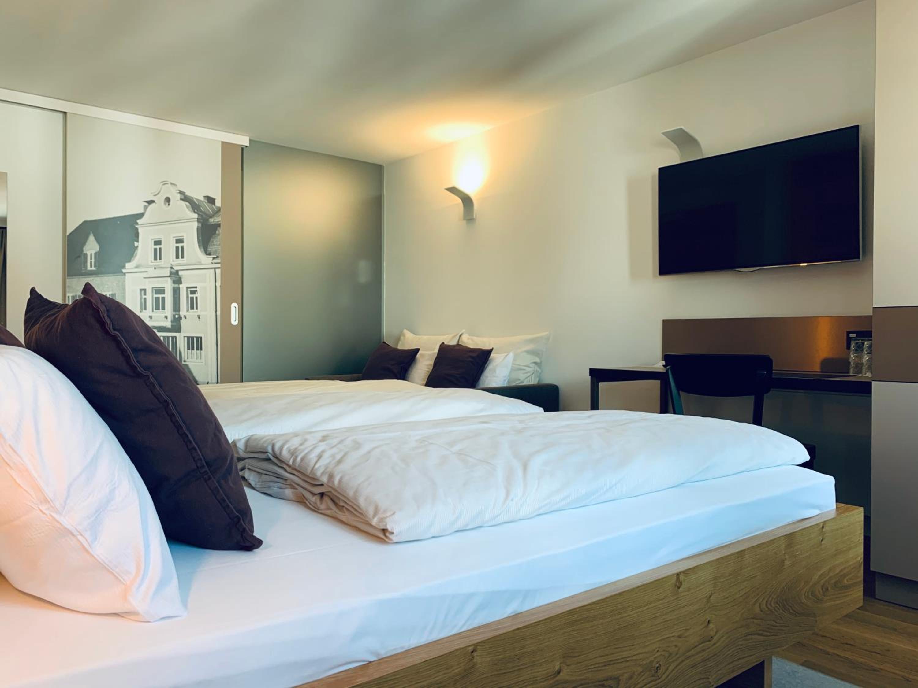 Superior Double Room with Sofa Bed - Photo 9