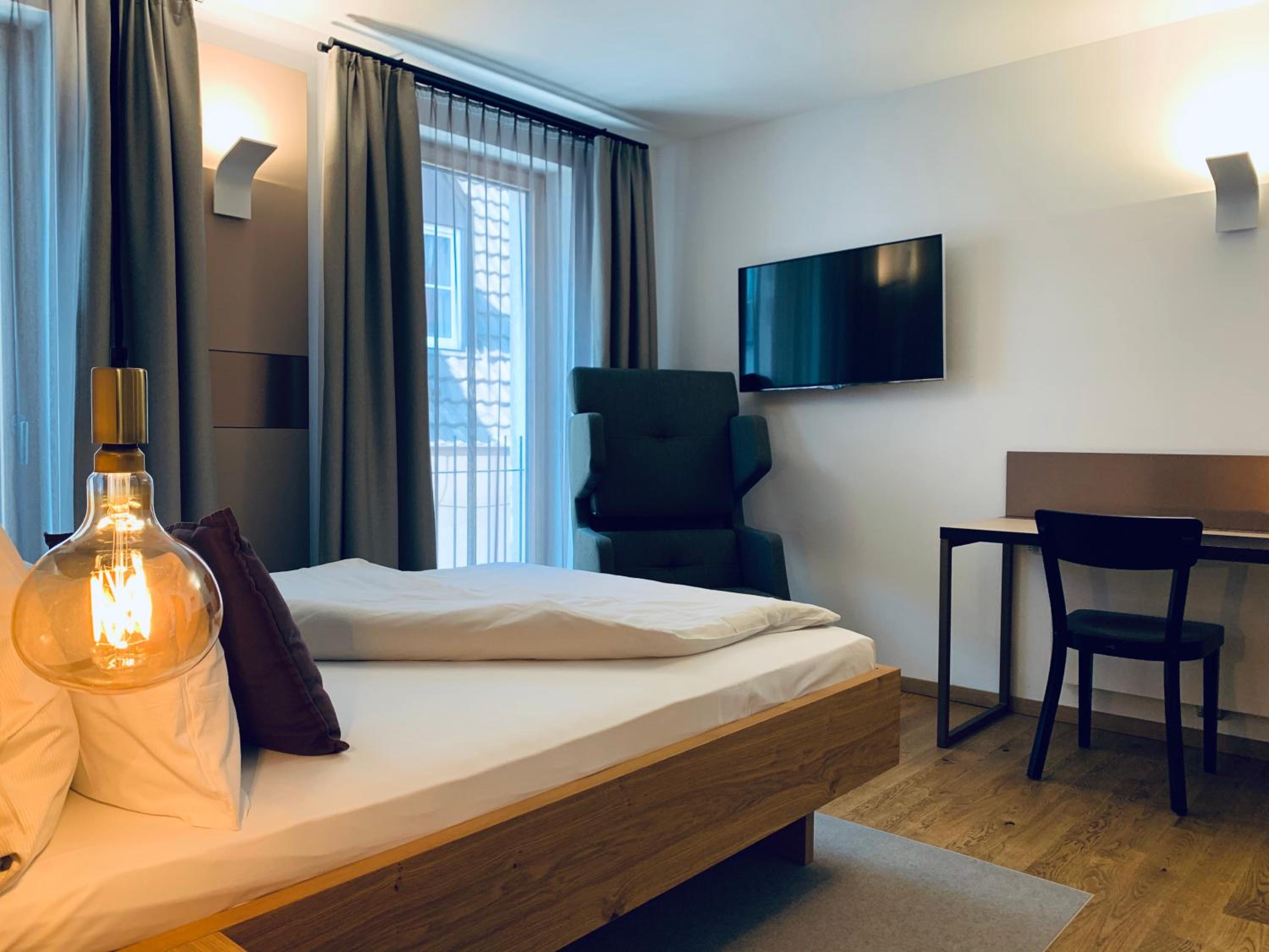 Stufa in maiolica per hotel cittadino, Foto 5