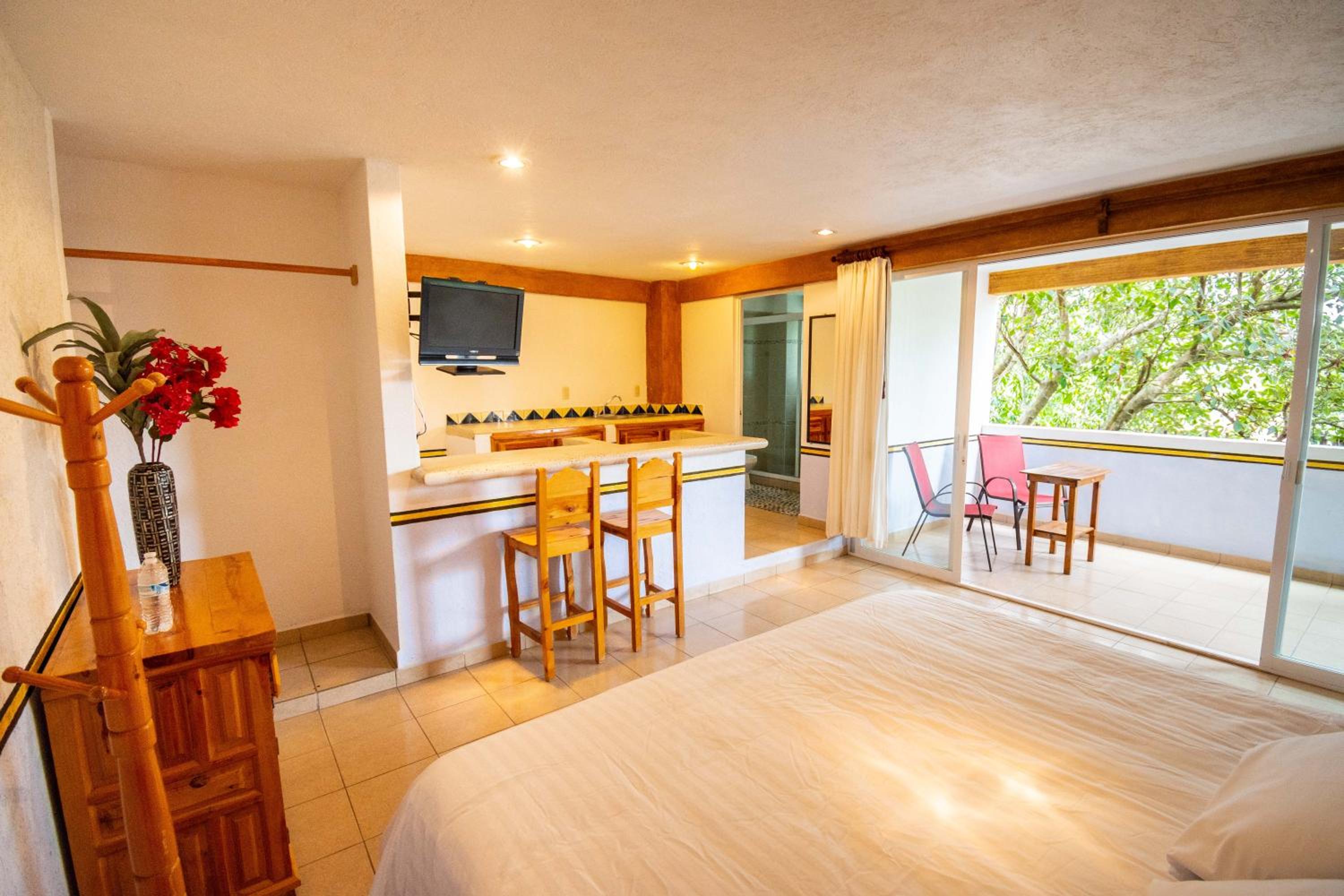 Deluxe Double Room with Balcony photo 1