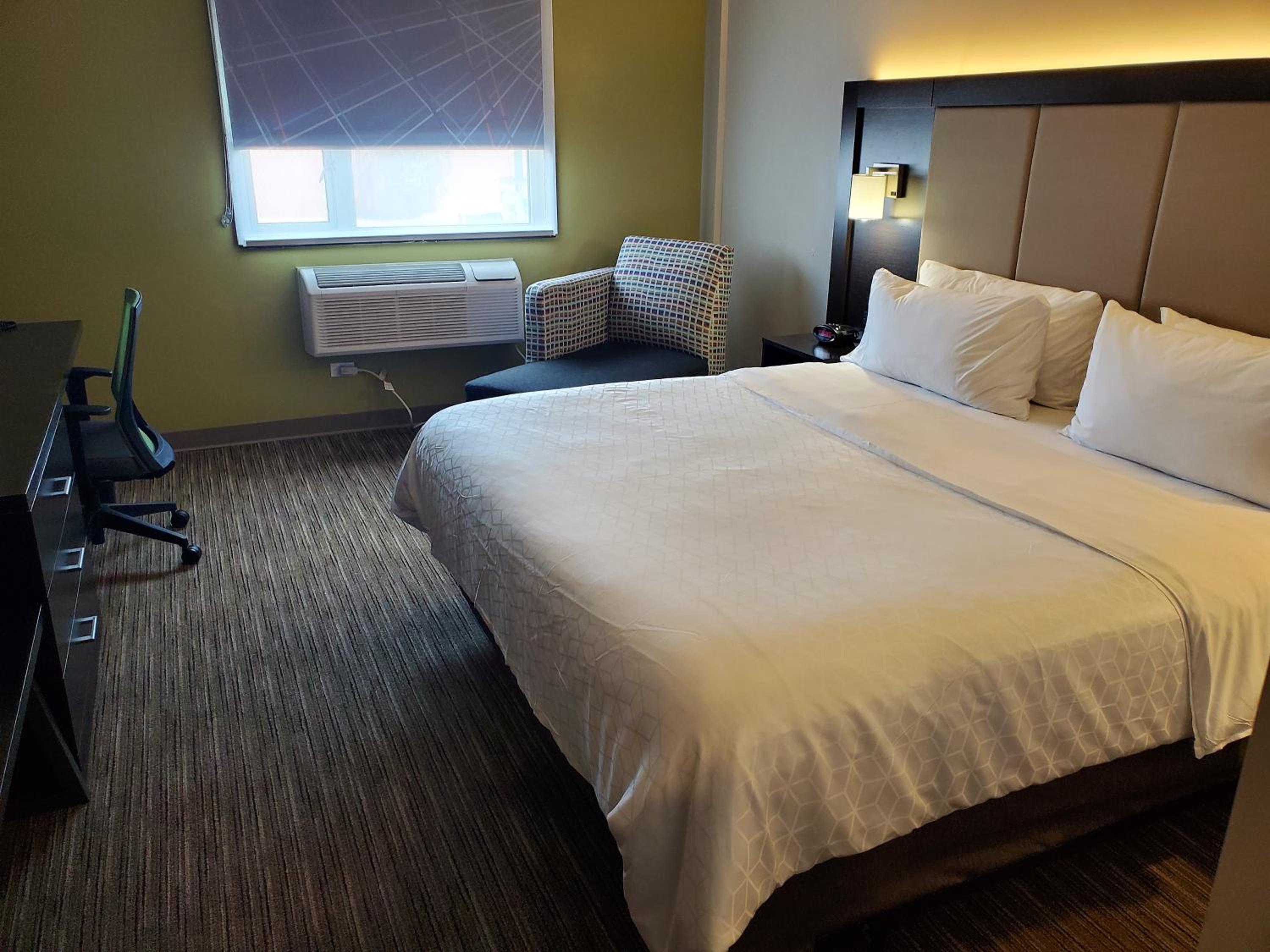 Standard King Room - Photo 4
