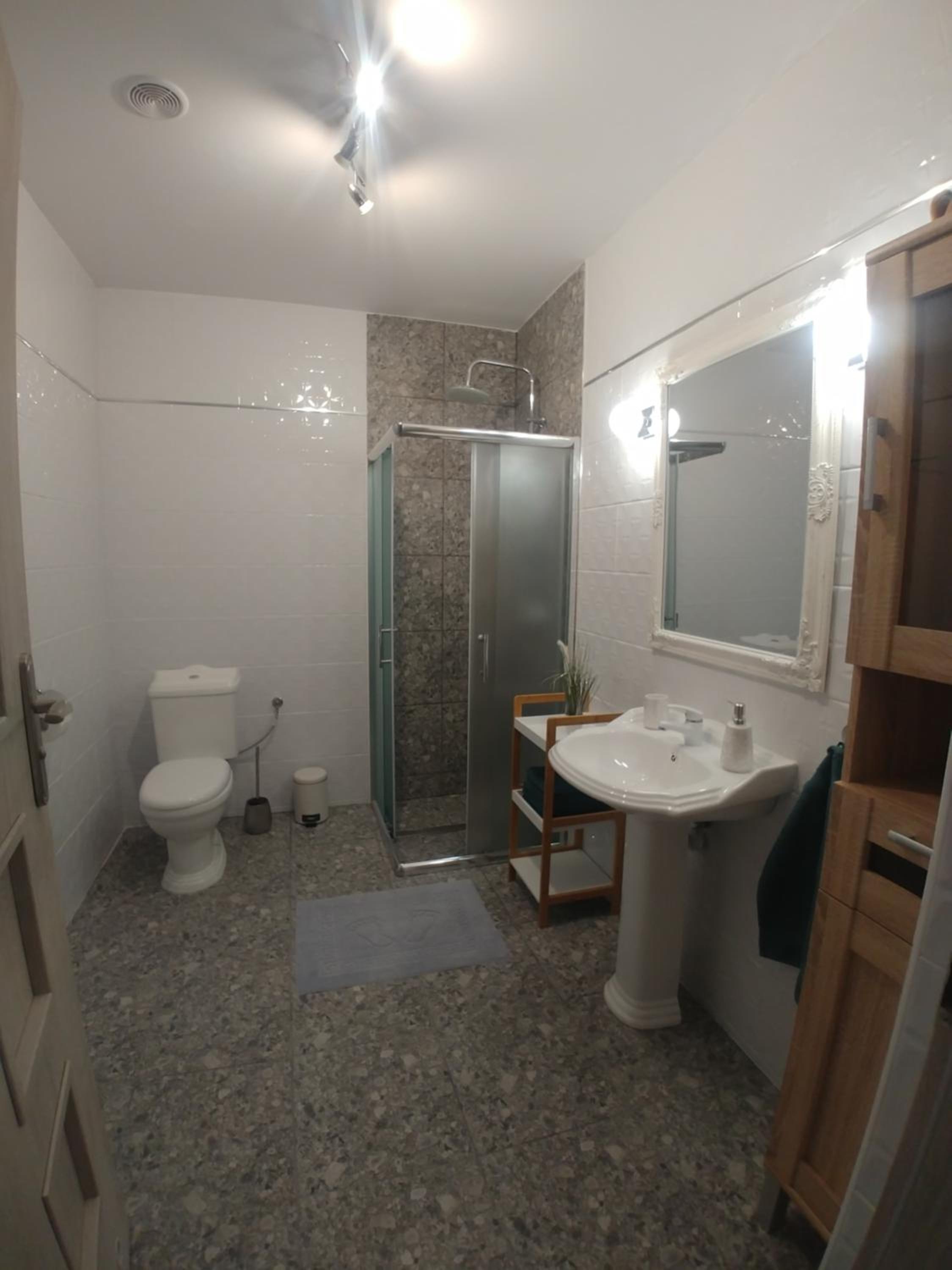 One-Bedroom Apartment photo 2