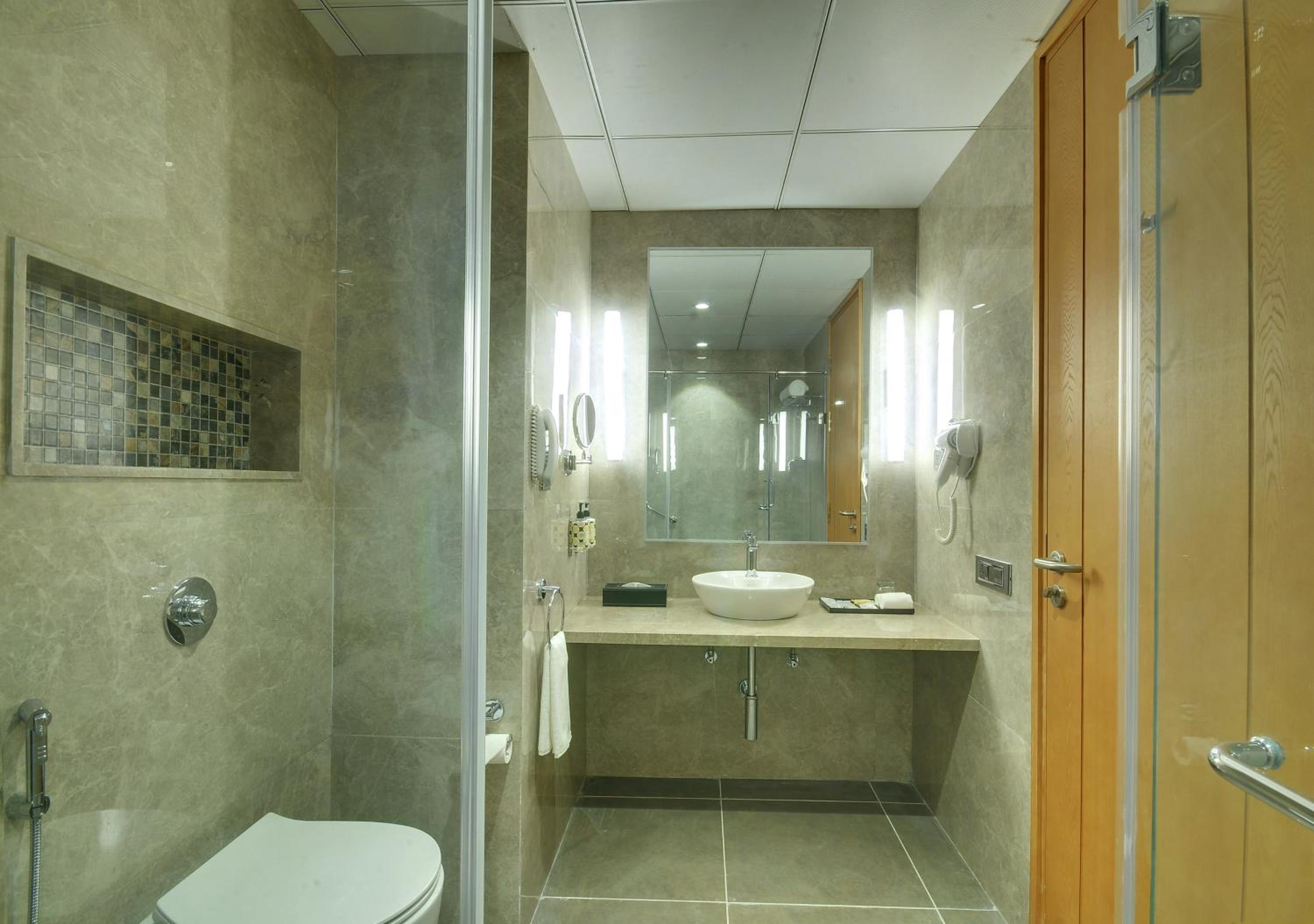 Executive King Suite - Photo 16