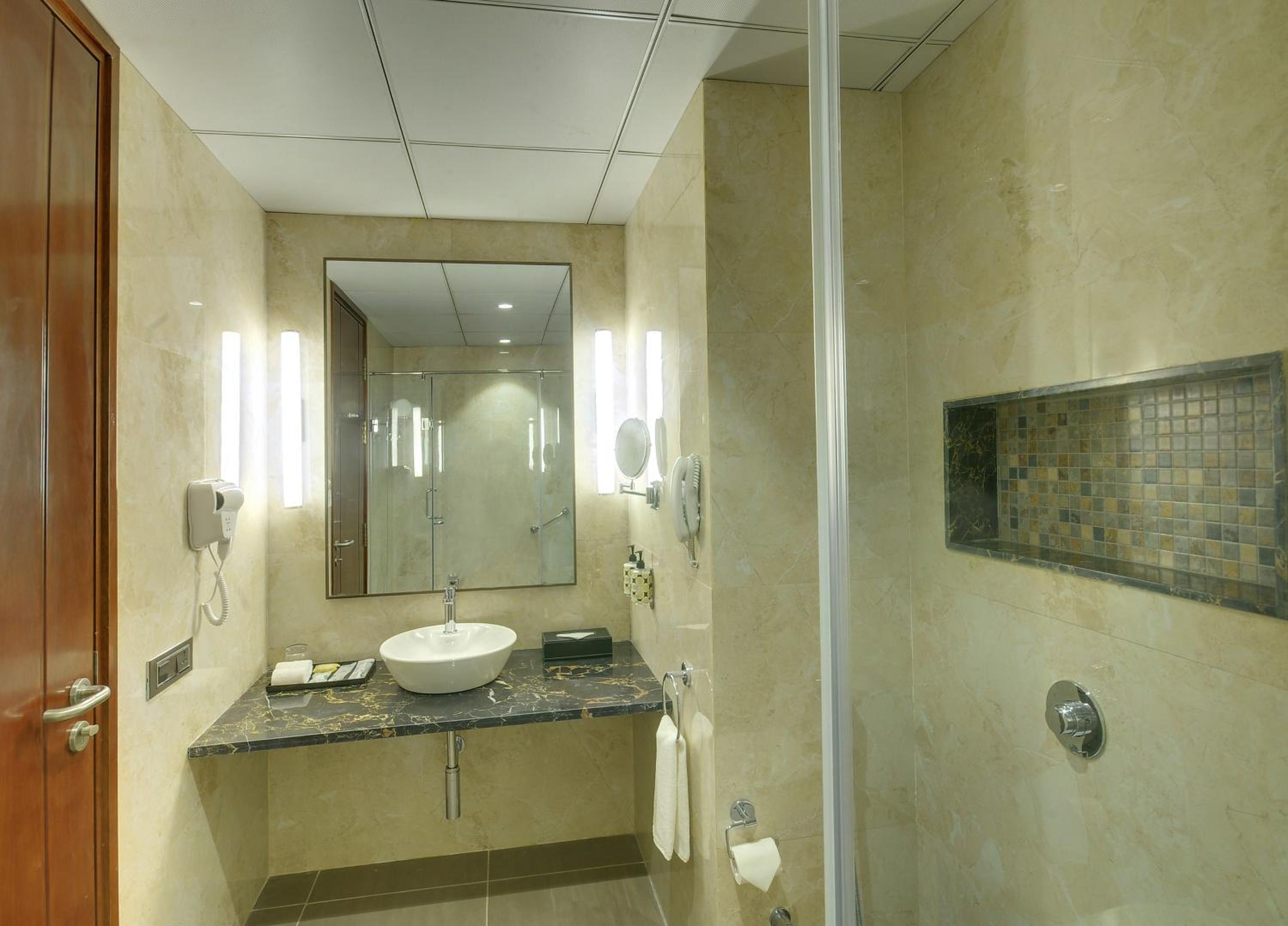 Executive King Room - Photo 9