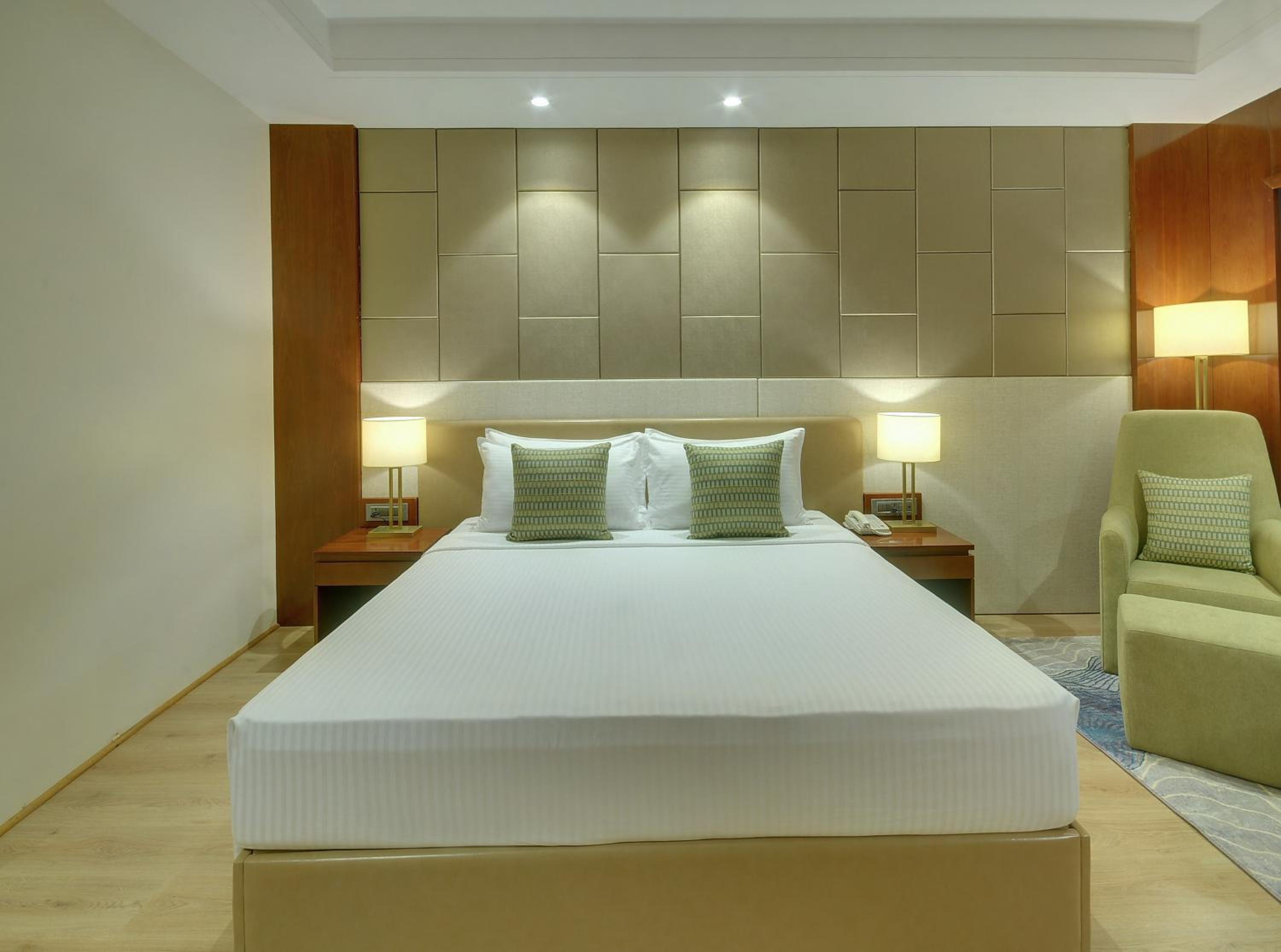 Executive King Room - Photo 8