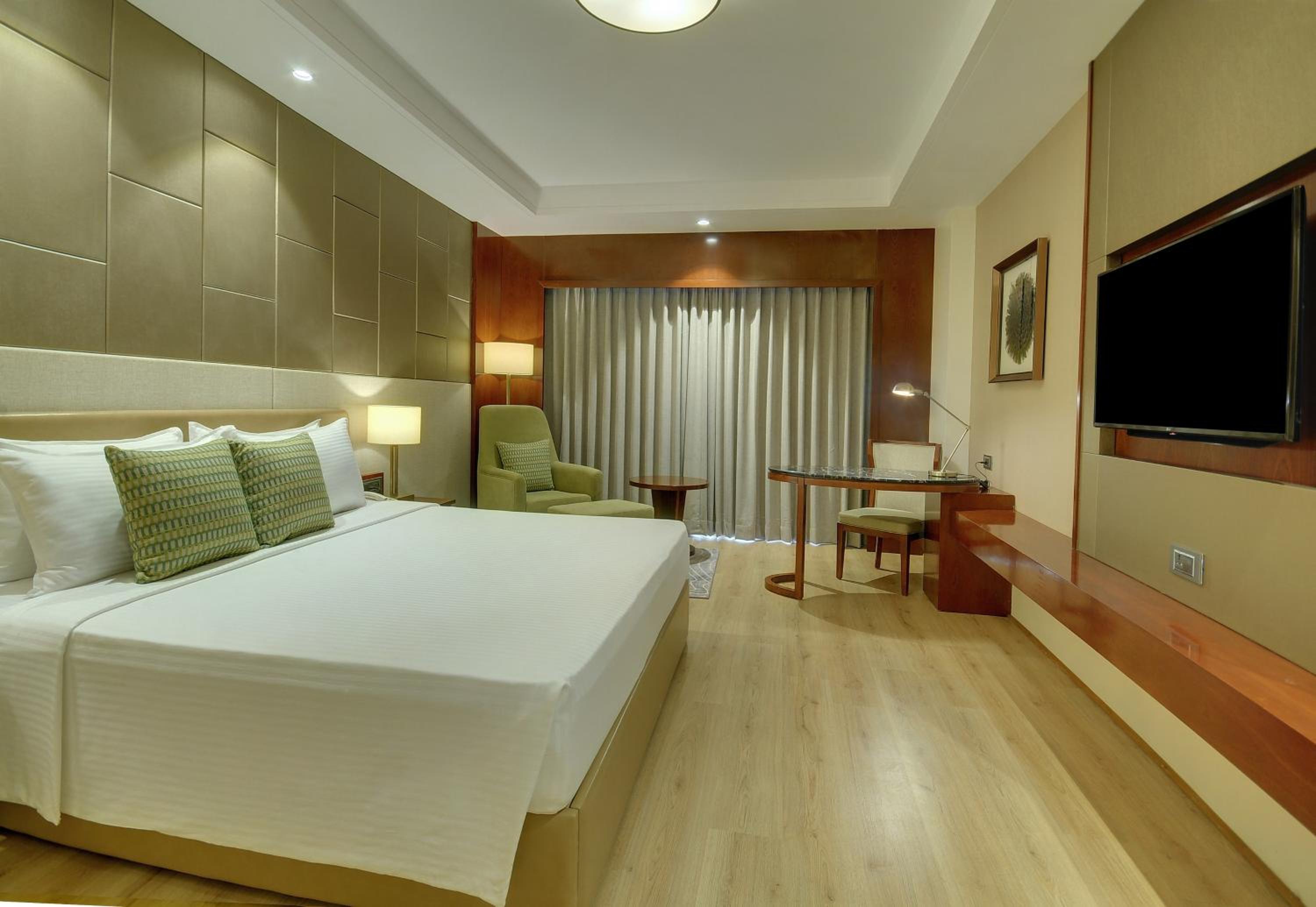 Executive King Room - Photo 7