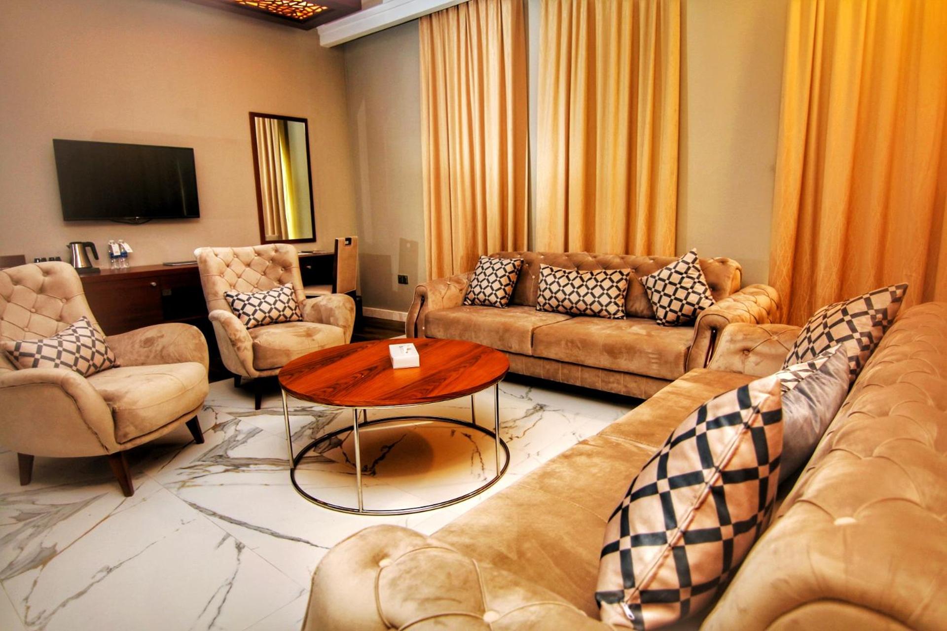 Executive Suite - Photo 3