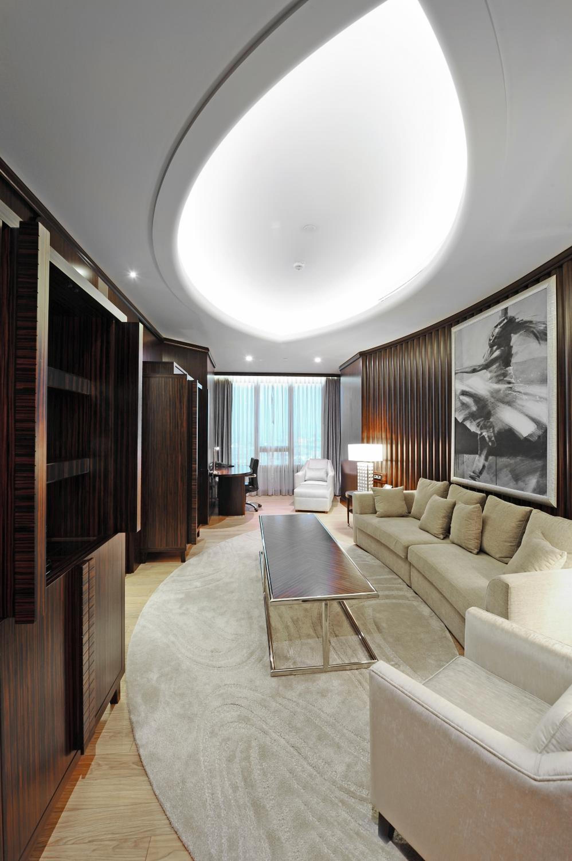 One-Bedroom King Suite with City View - Smoking