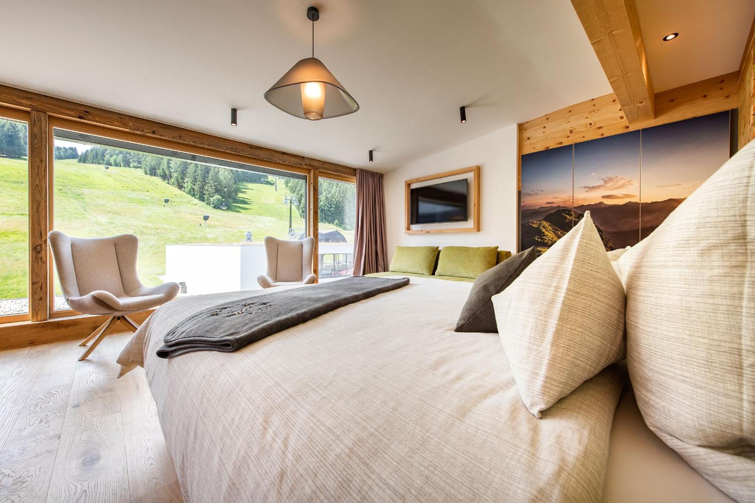 Suite with Mountain View photo 2